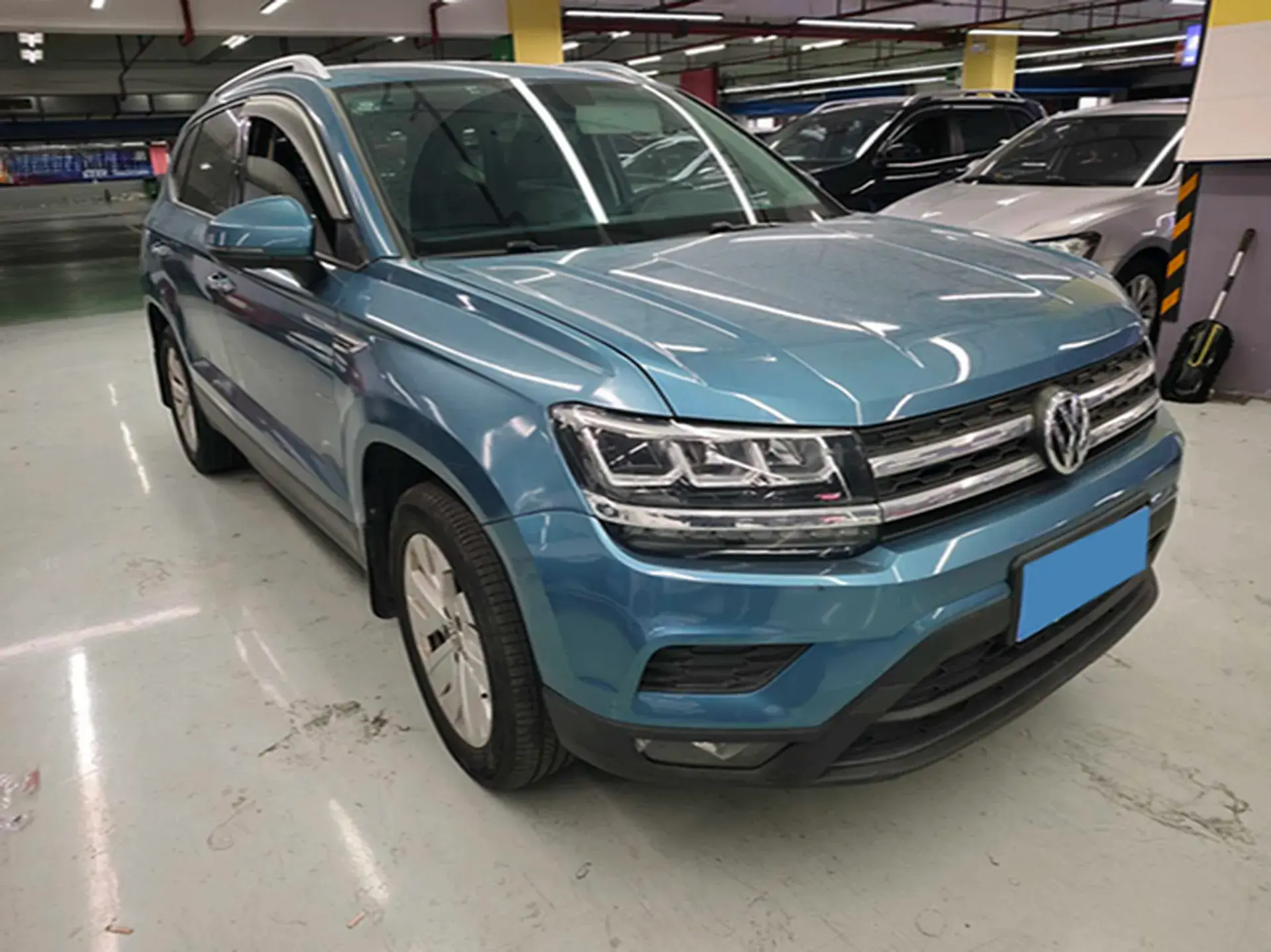 2019 VOLKSWAGEN THARU thumbnail 2