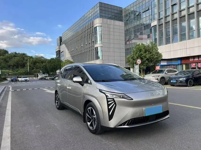 2023 AION Y thumbnail 3