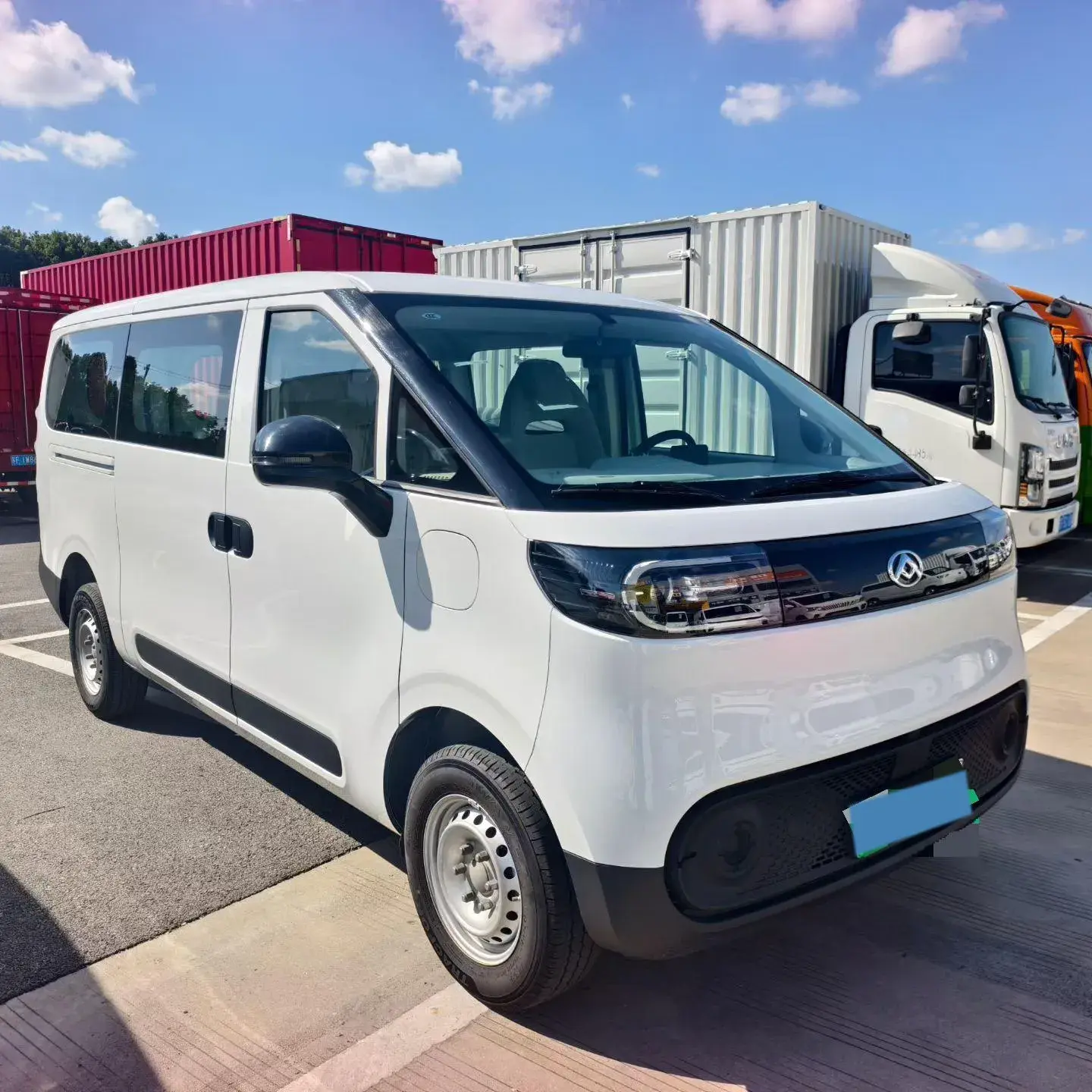 2025 MAXUS DANA thumbnail 3