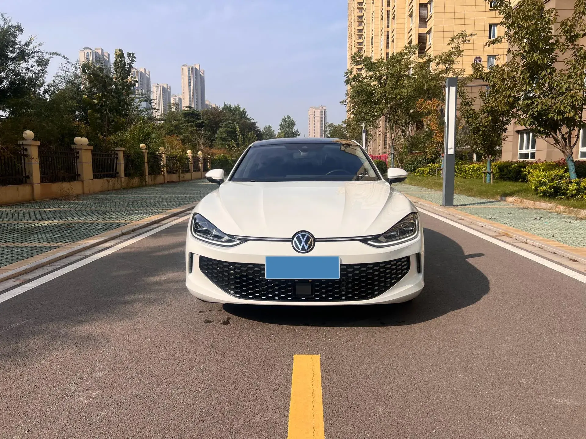 2023 VOLKSWAGEN LAMANDO thumbnail 2