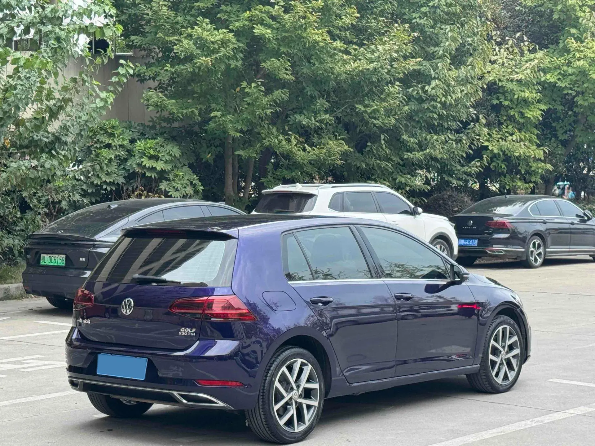 2018 VOLKSWAGEN GOLF thumbnail 4