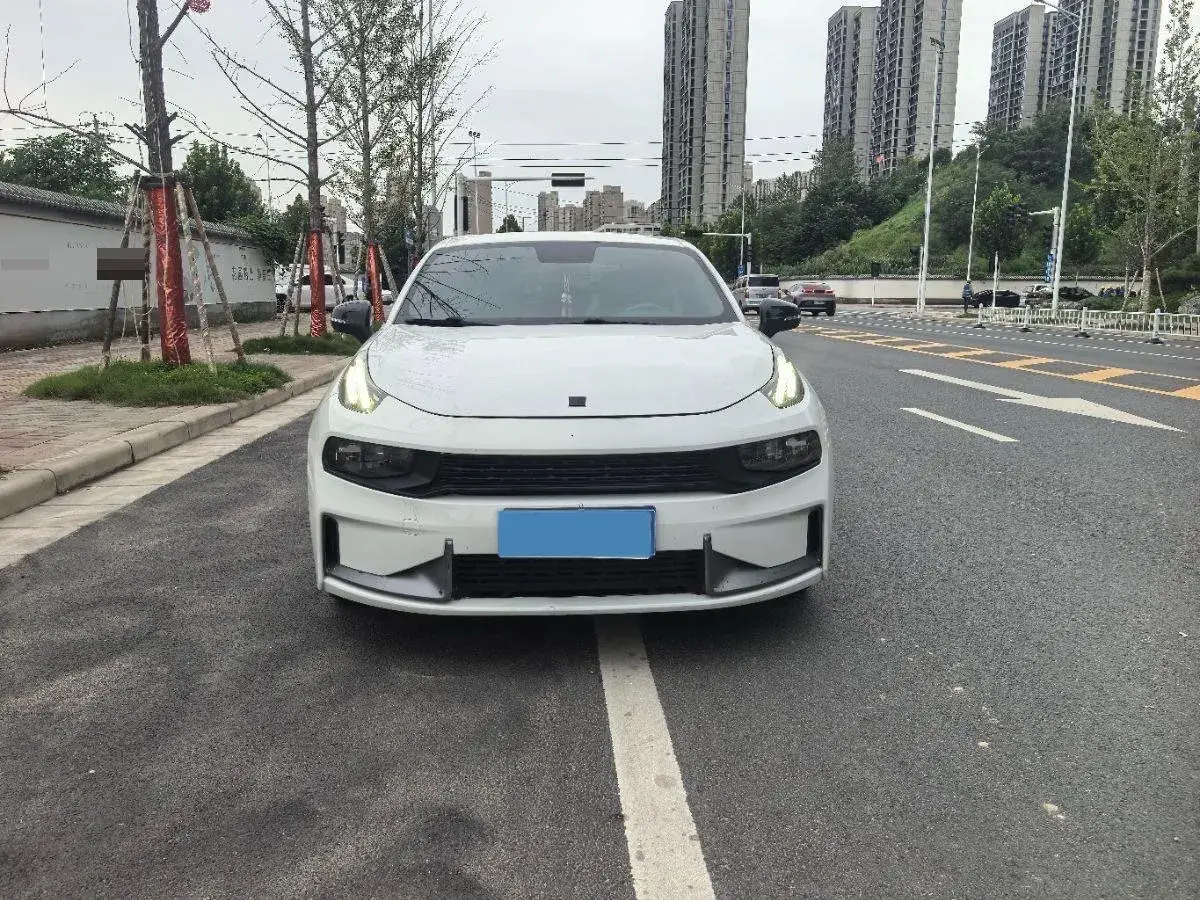 2019 LYNK&CO 03 thumbnail 3