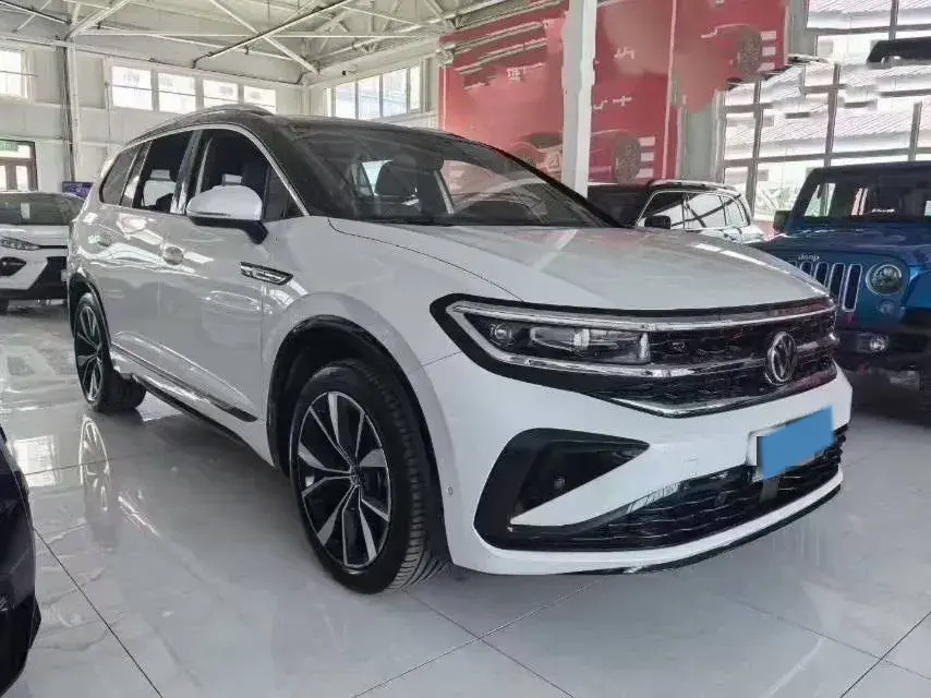 2021 VOLKSWAGEN TALAGON thumbnail 3