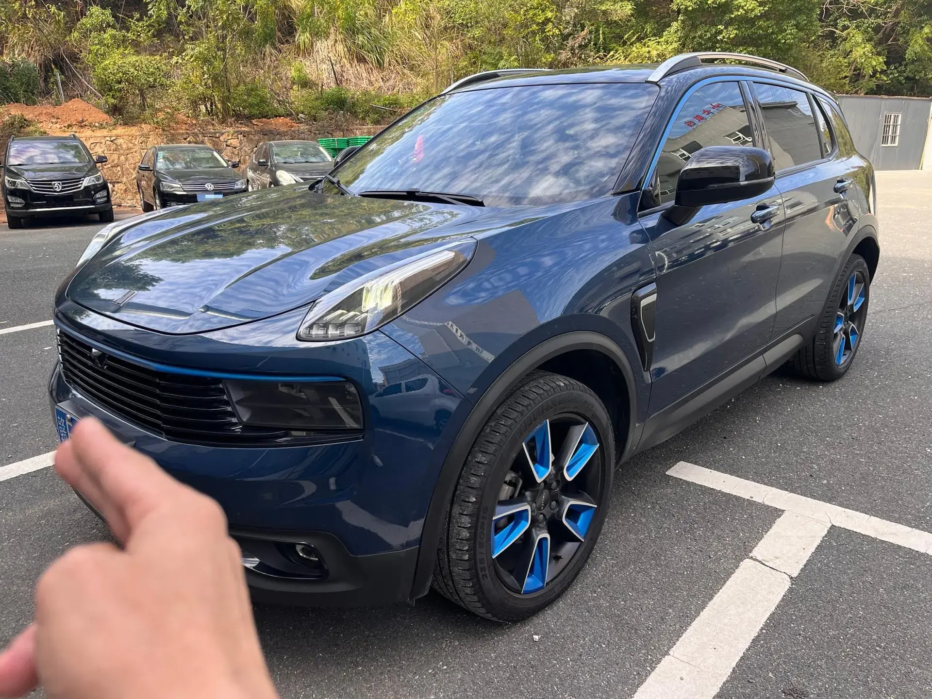 2019 LYNK&CO 01 view 1