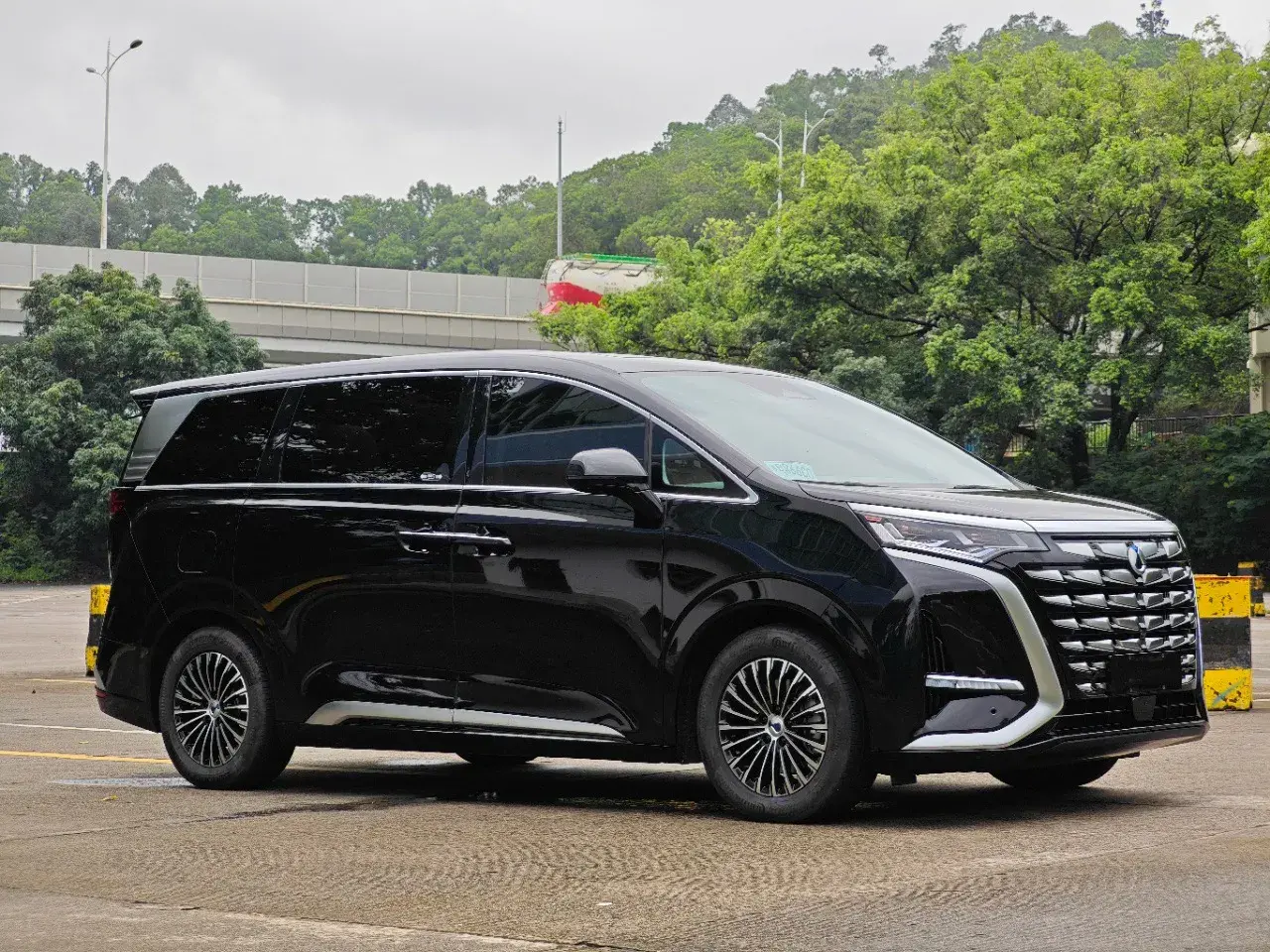 2022 DENZA D9 thumbnail 3