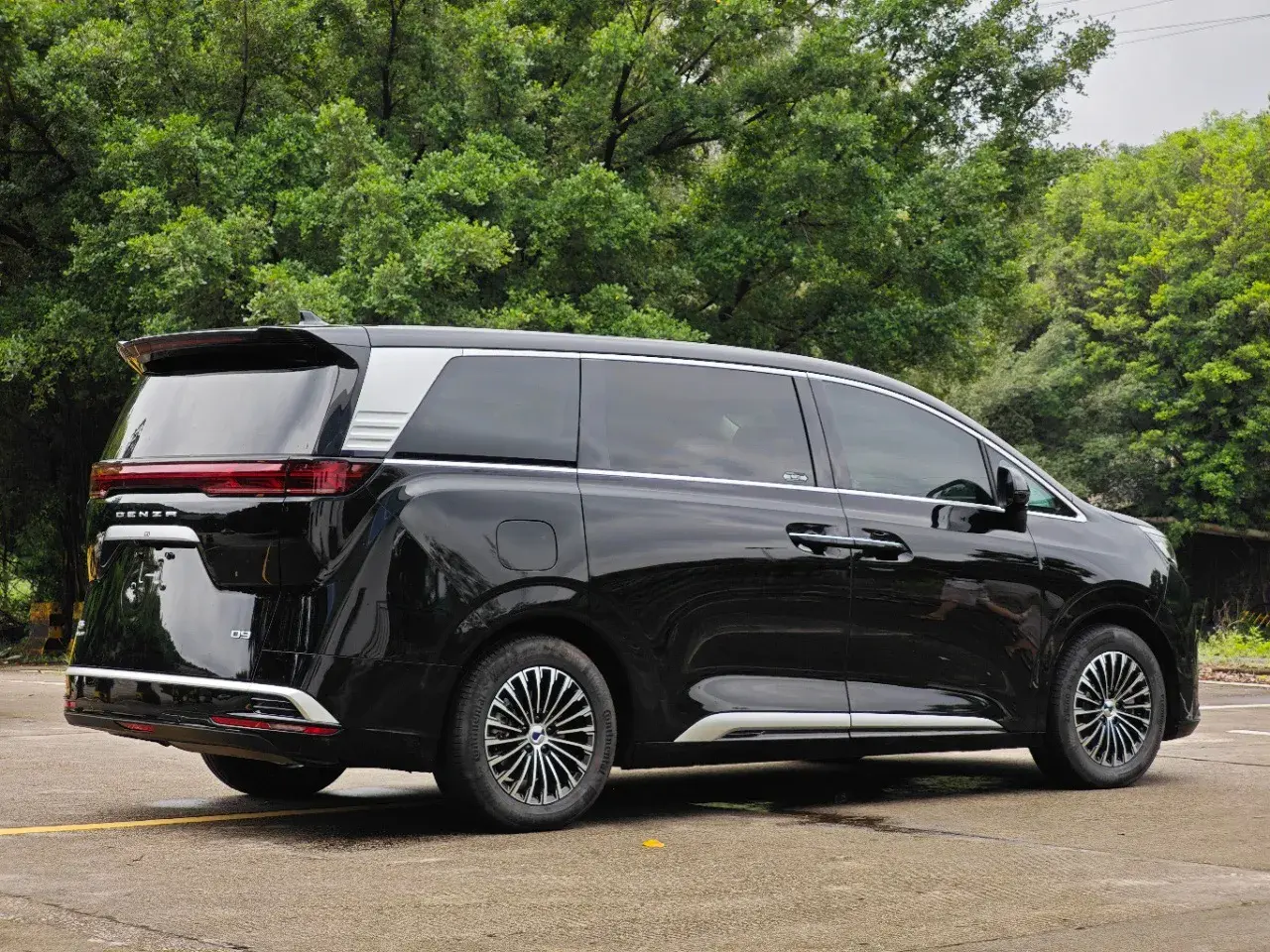 2022 DENZA D9 thumbnail 4