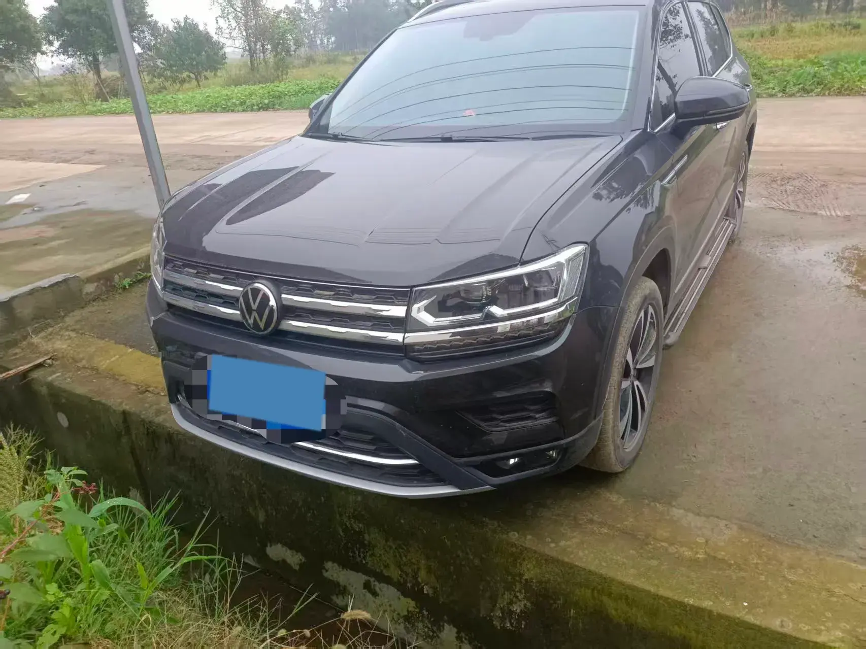 2022 VOLKSWAGEN THARU view 1