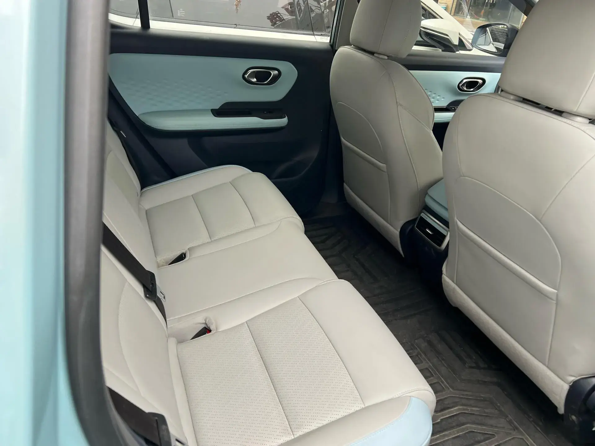 2021 AION Y thumbnail 4