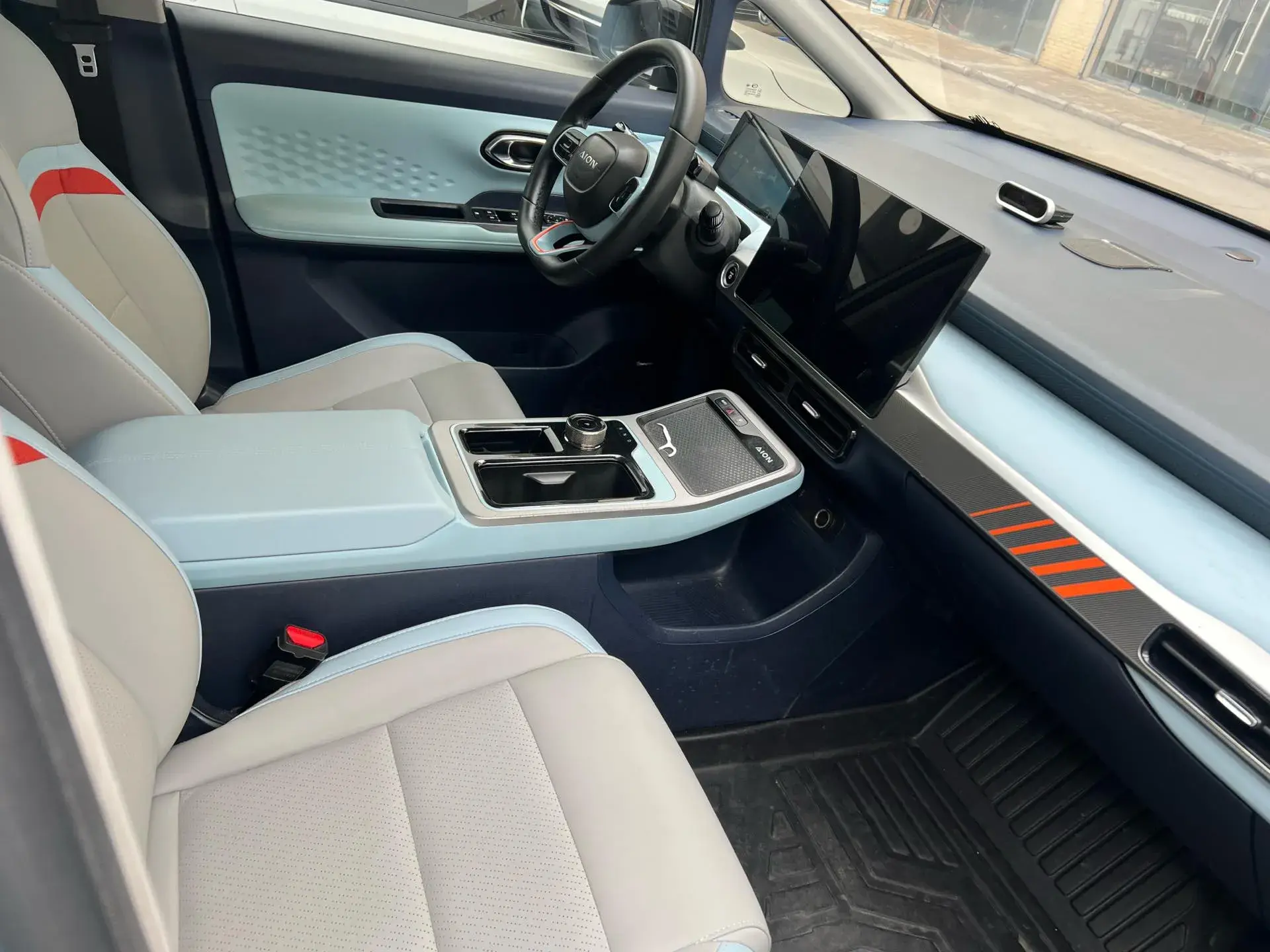 2021 AION Y thumbnail 3