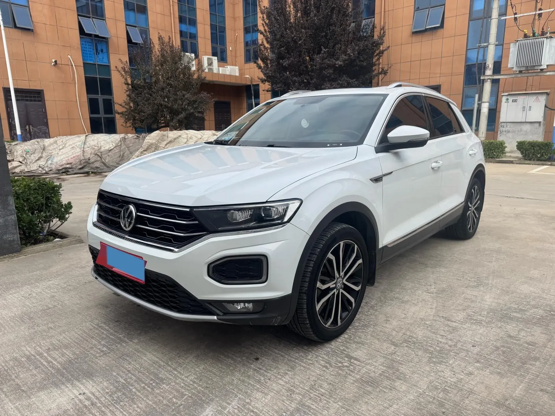 2019 VOLKSWAGEN T-ROC view 1