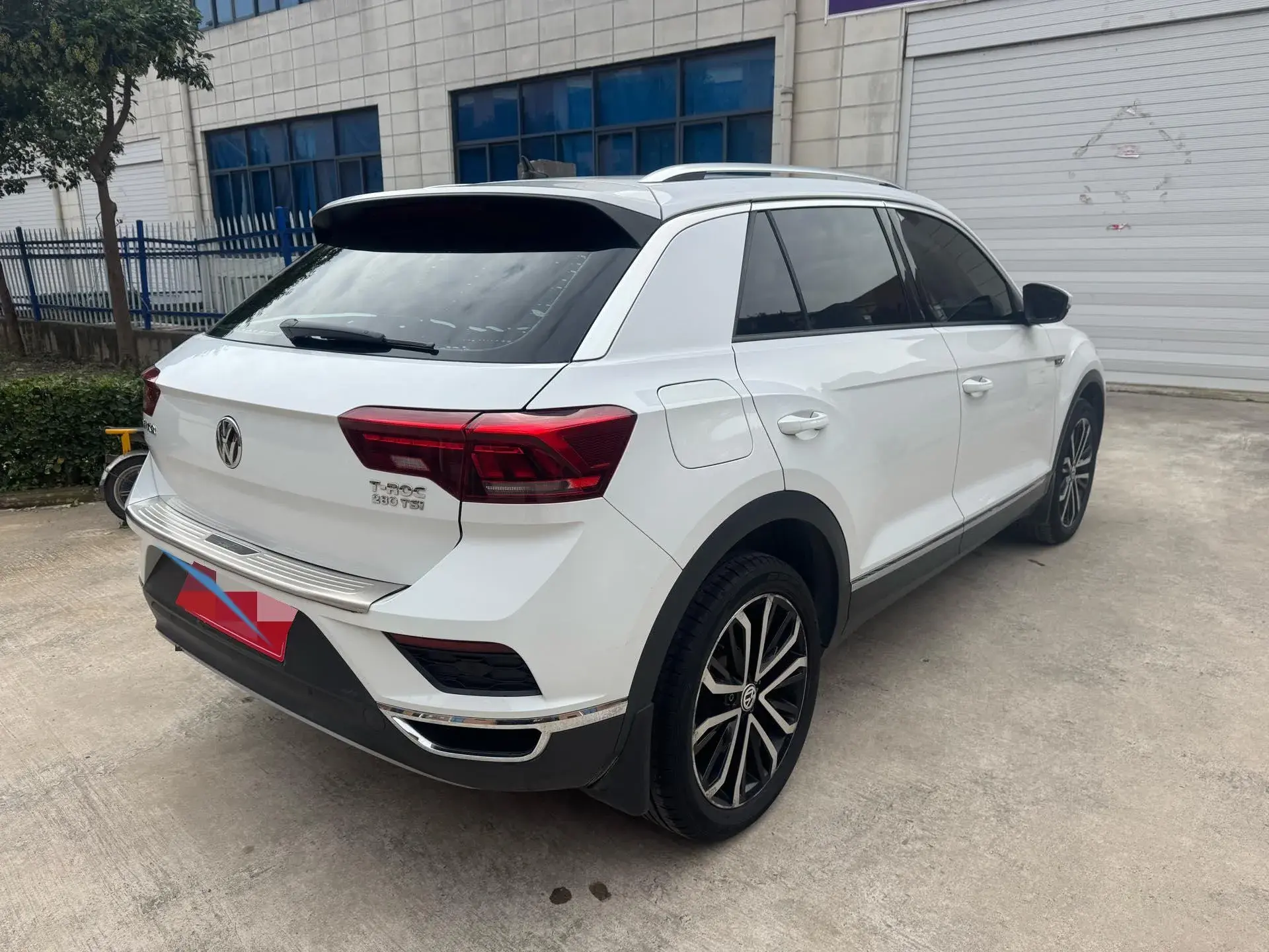 2019 VOLKSWAGEN T-ROC thumbnail 4