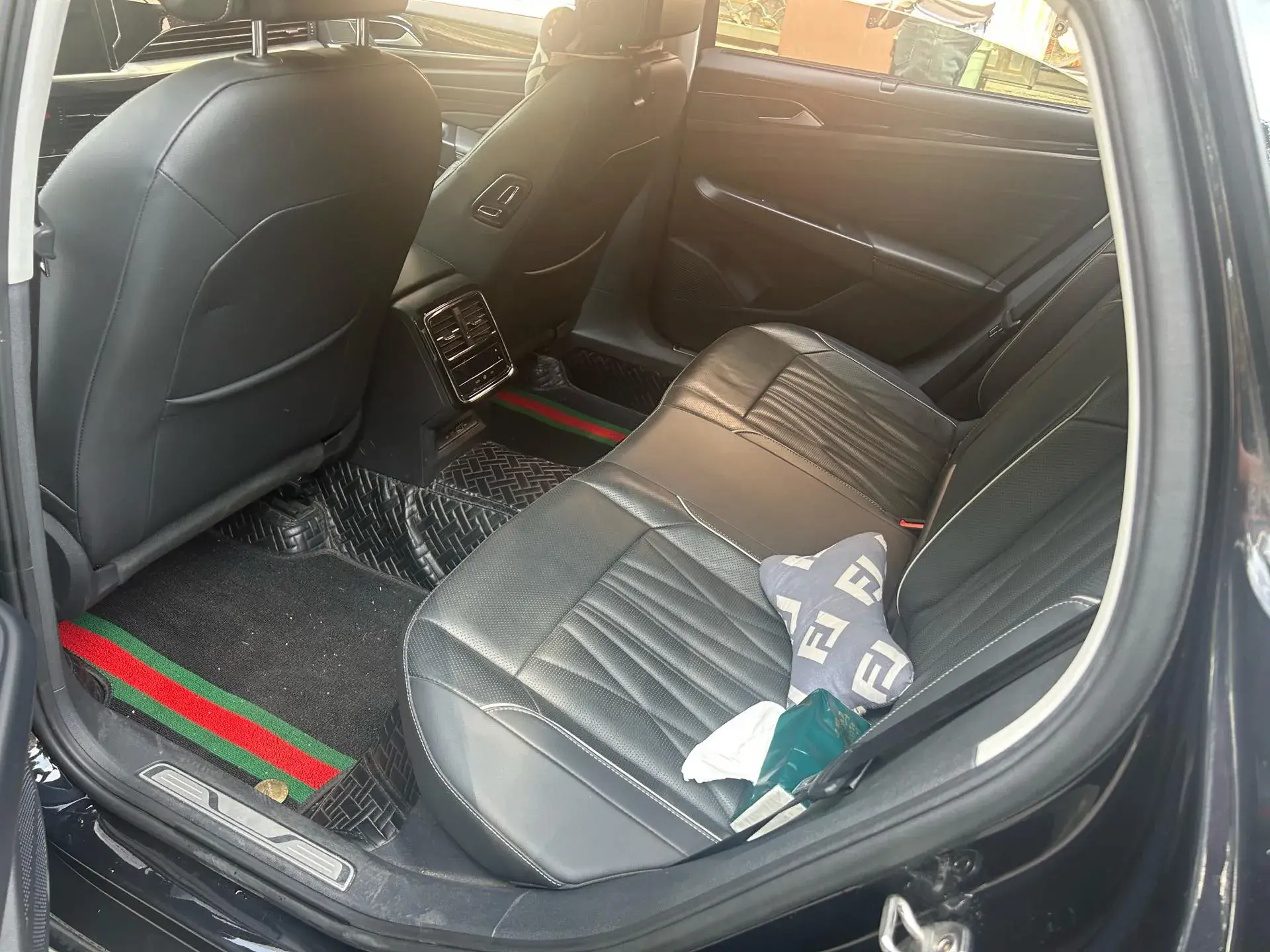 2023 VOLKSWAGEN PASSAT thumbnail 3