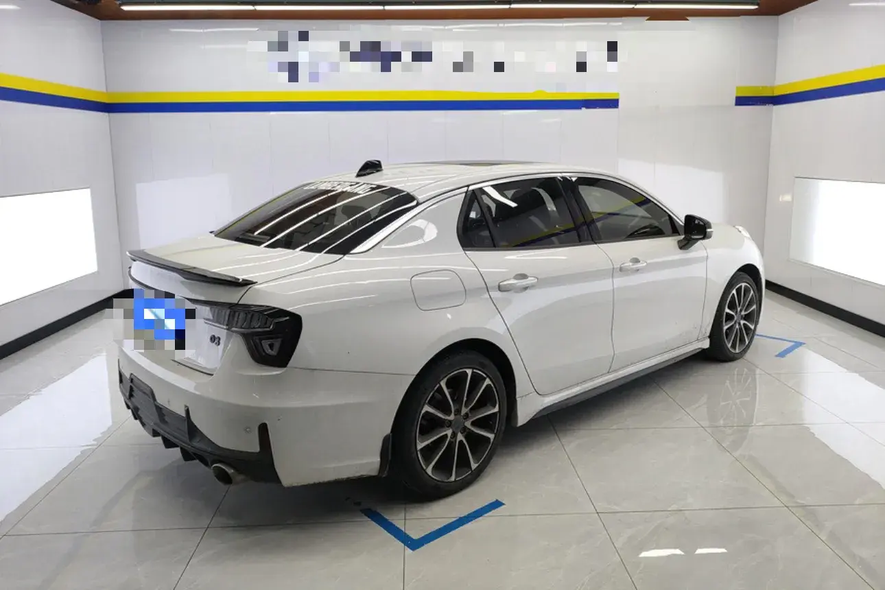 2019 LYNK&CO 03 thumbnail 2