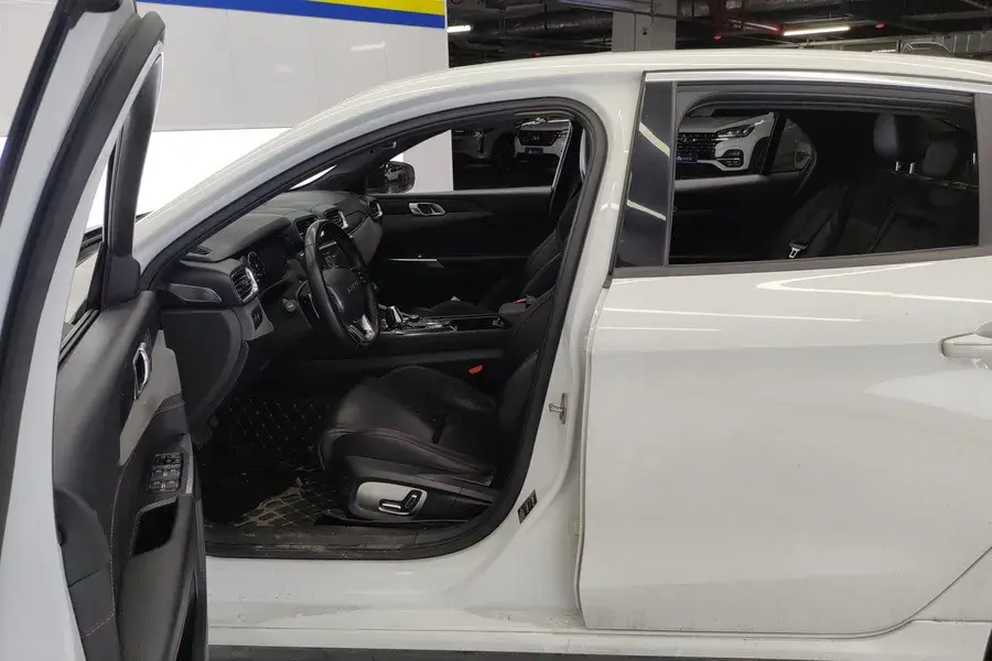 2019 LYNK&CO 03 thumbnail 4