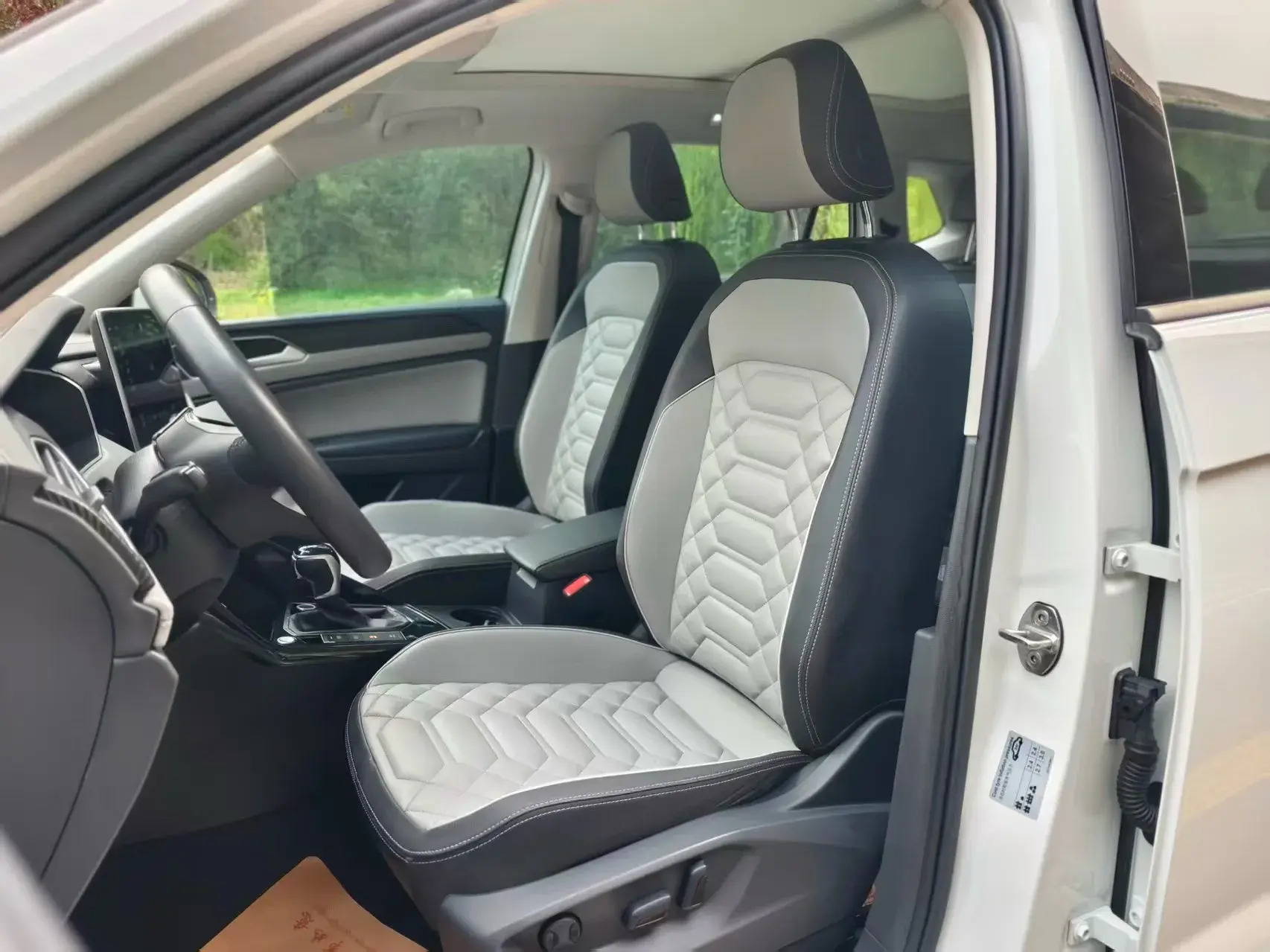 2023 VOLKSWAGEN TAYRON thumbnail 4