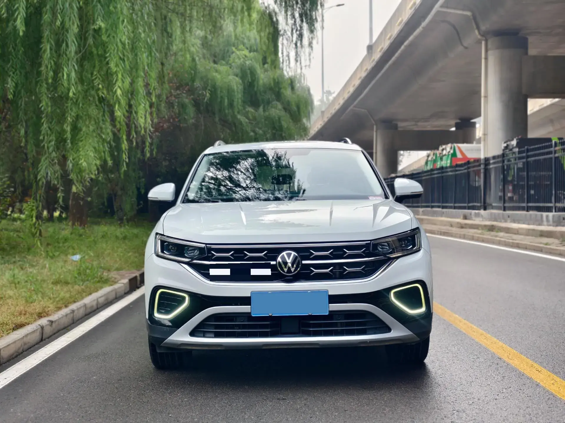 2023 VOLKSWAGEN TAYRON thumbnail 2