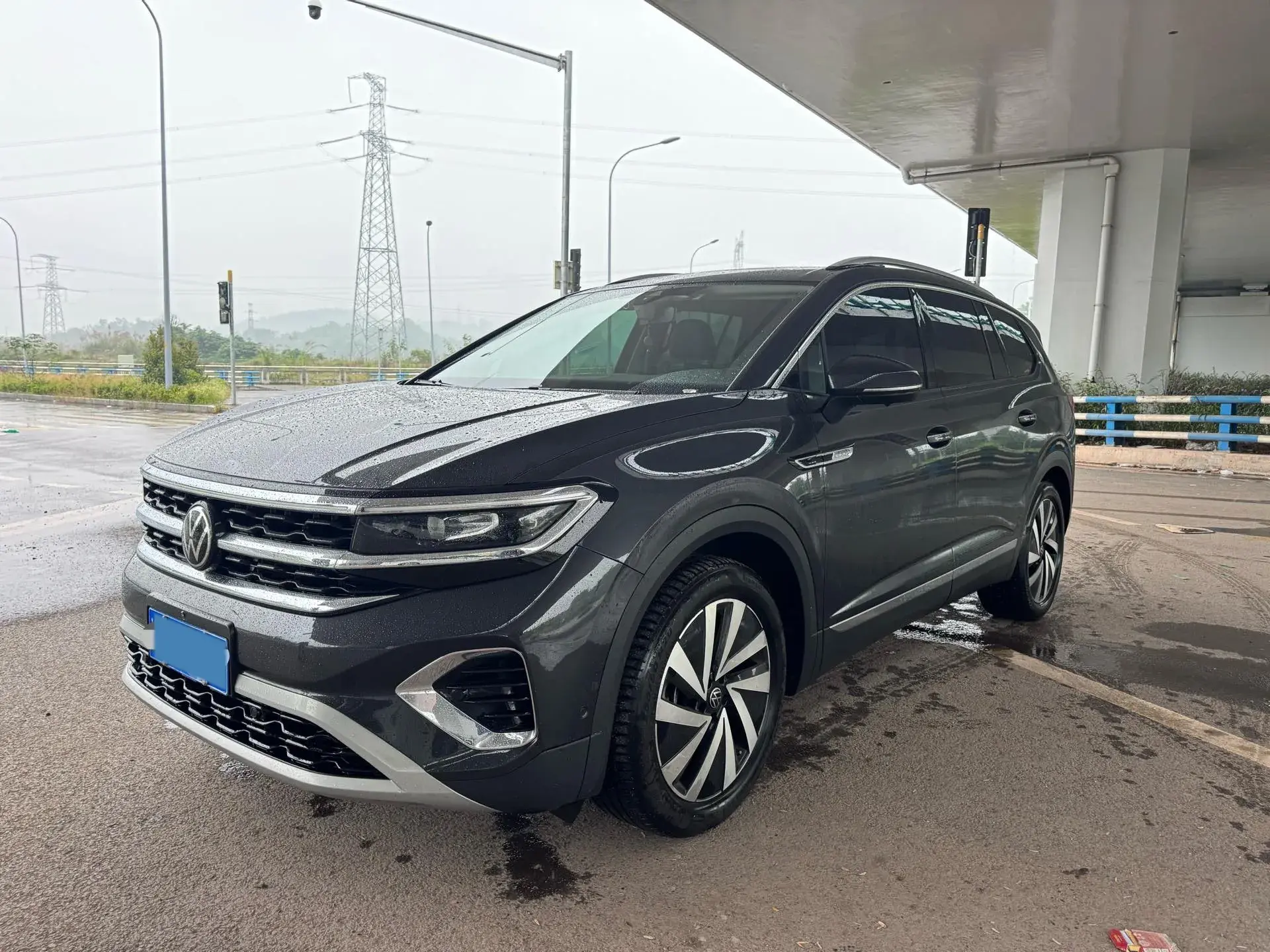 2021 VOLKSWAGEN TALAGON view 1