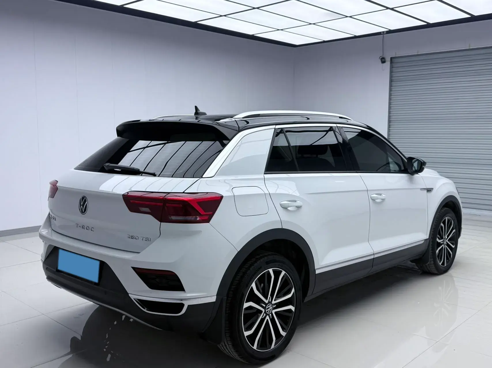 2021 VOLKSWAGEN T-ROC thumbnail 4