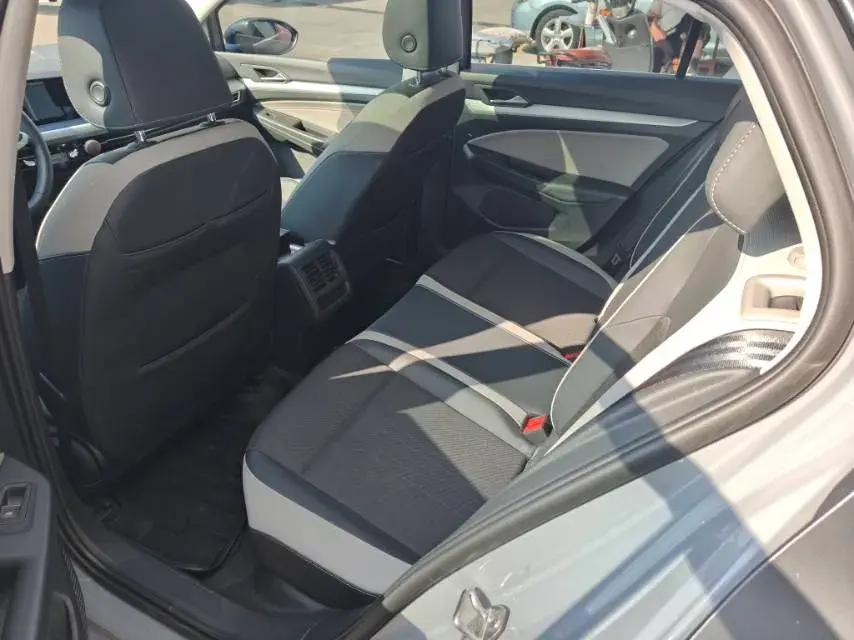 2024 VOLKSWAGEN GOLF thumbnail 4