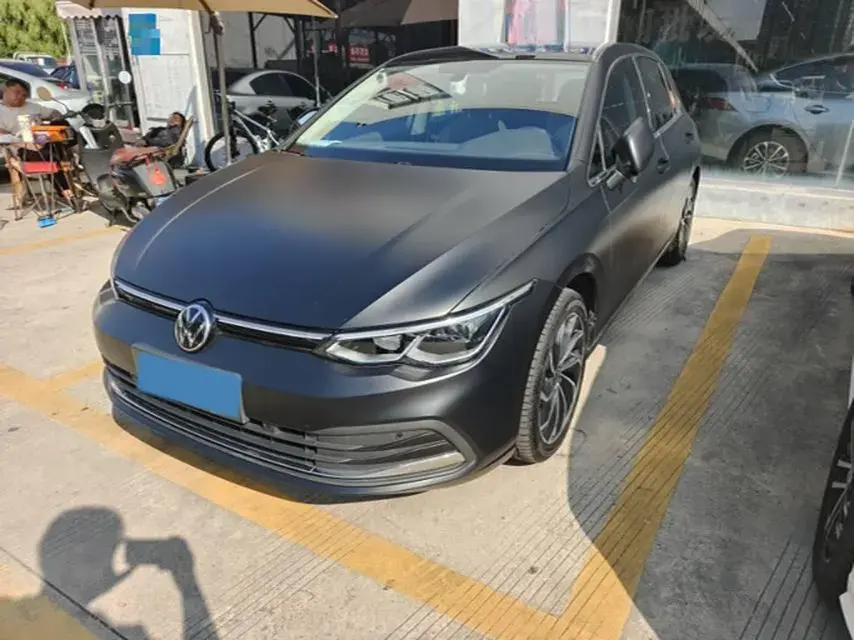 2024 VOLKSWAGEN GOLF view 1