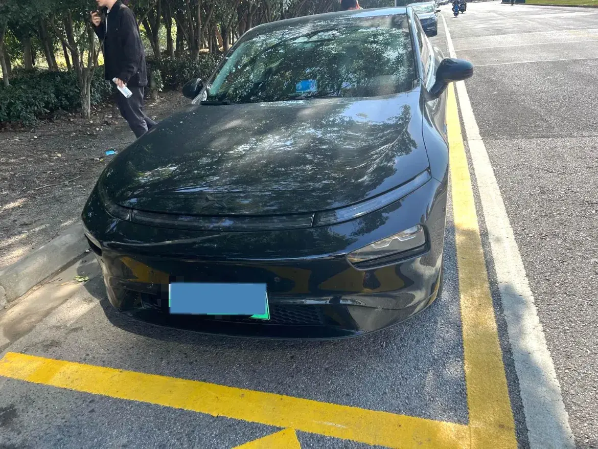 2020 XPENG P7 thumbnail 2