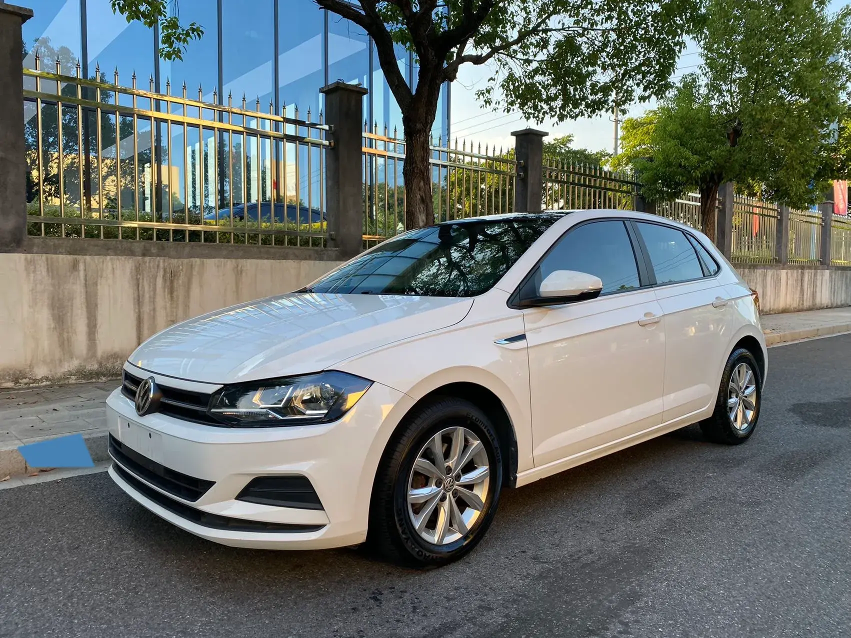 2019 VOLKSWAGEN POLO view 1
