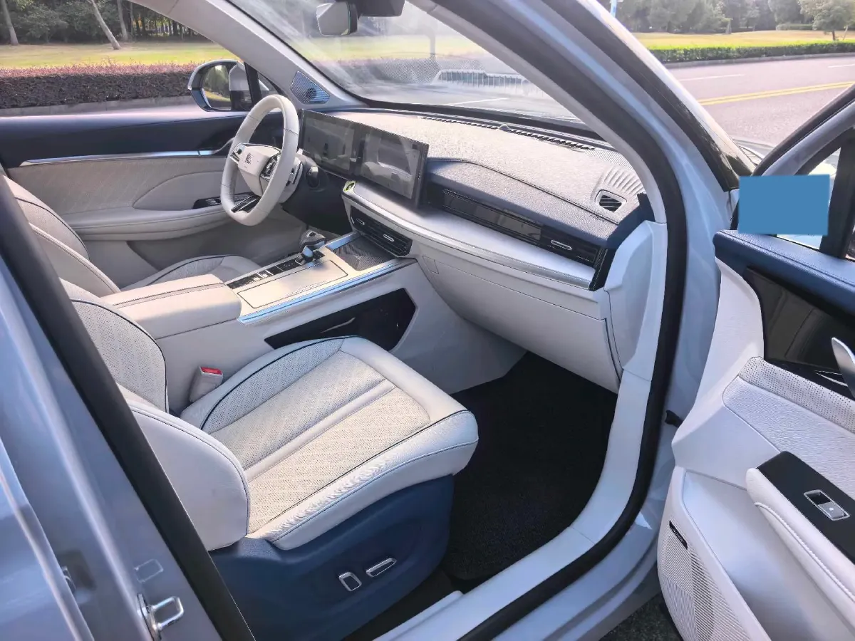 2022 Roewe Whale 2.0T 231HP L4 8AT,autocango,china used car exporter,china ev exporter,chinese used car exporter,chinese used ev exporter