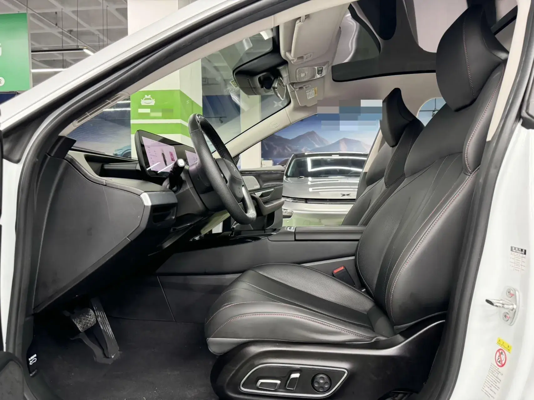 2020 XPENG P7 thumbnail 4