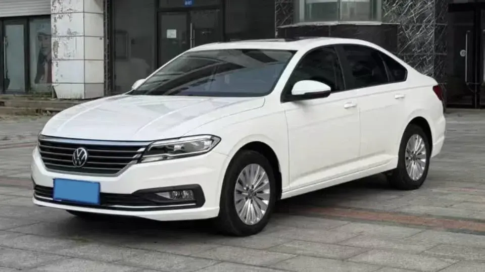 2021 VOLKSWAGEN LAVIDA view 1