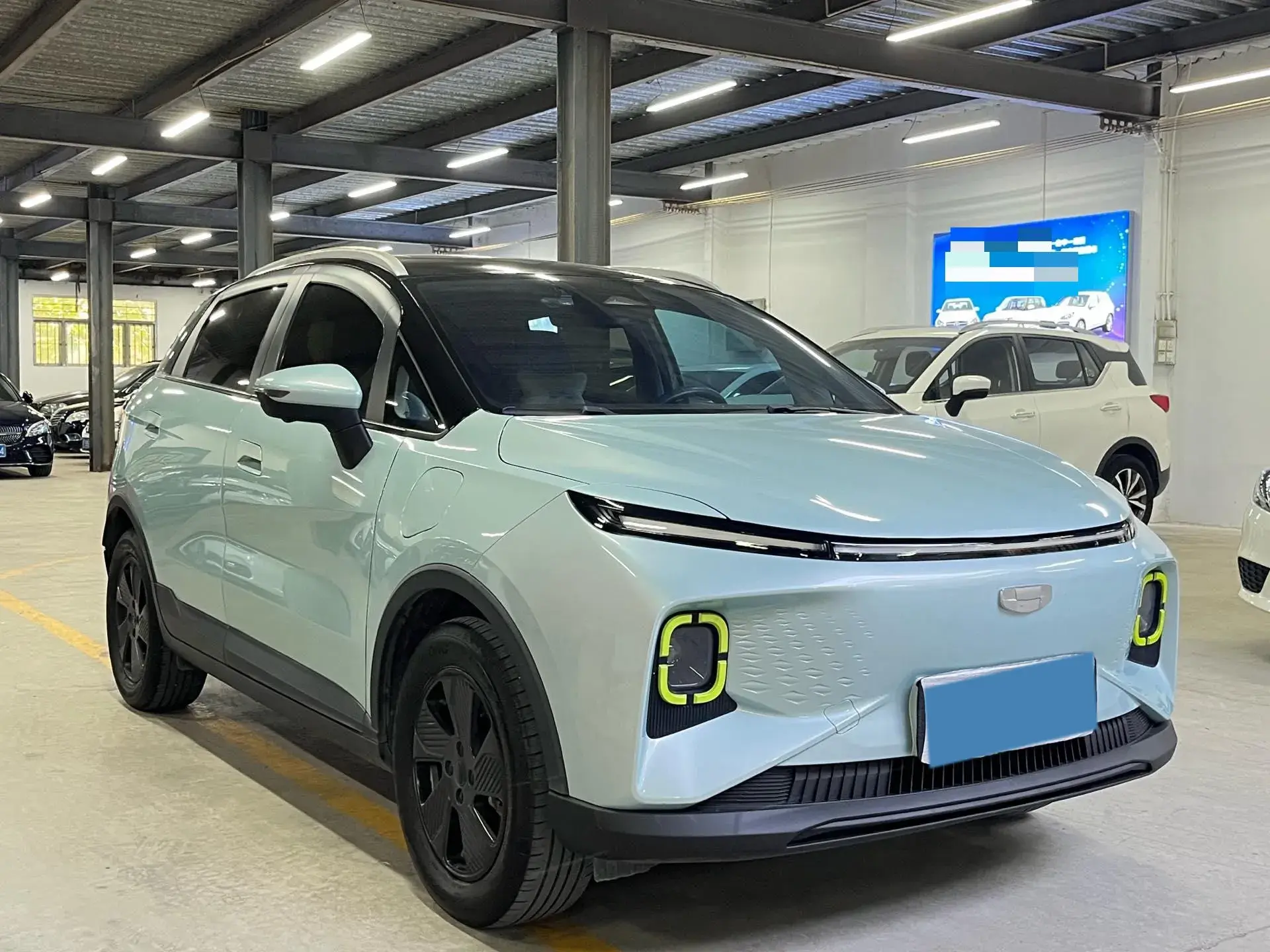 2022 GEOMETRY E thumbnail 2