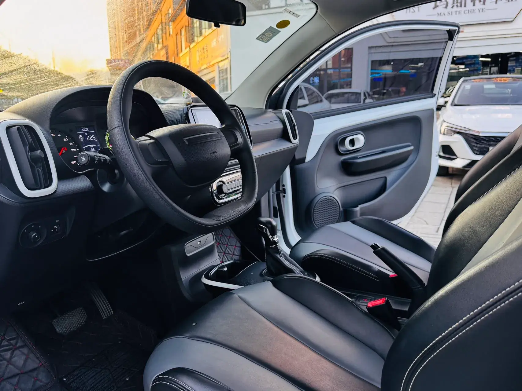 2022 ROEWE CLEVER thumbnail 4