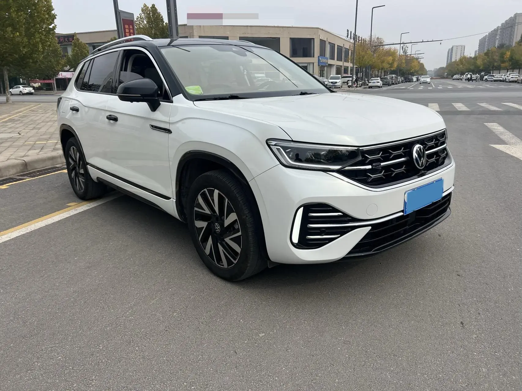 2024 VOLKSWAGEN TAYRON thumbnail 3