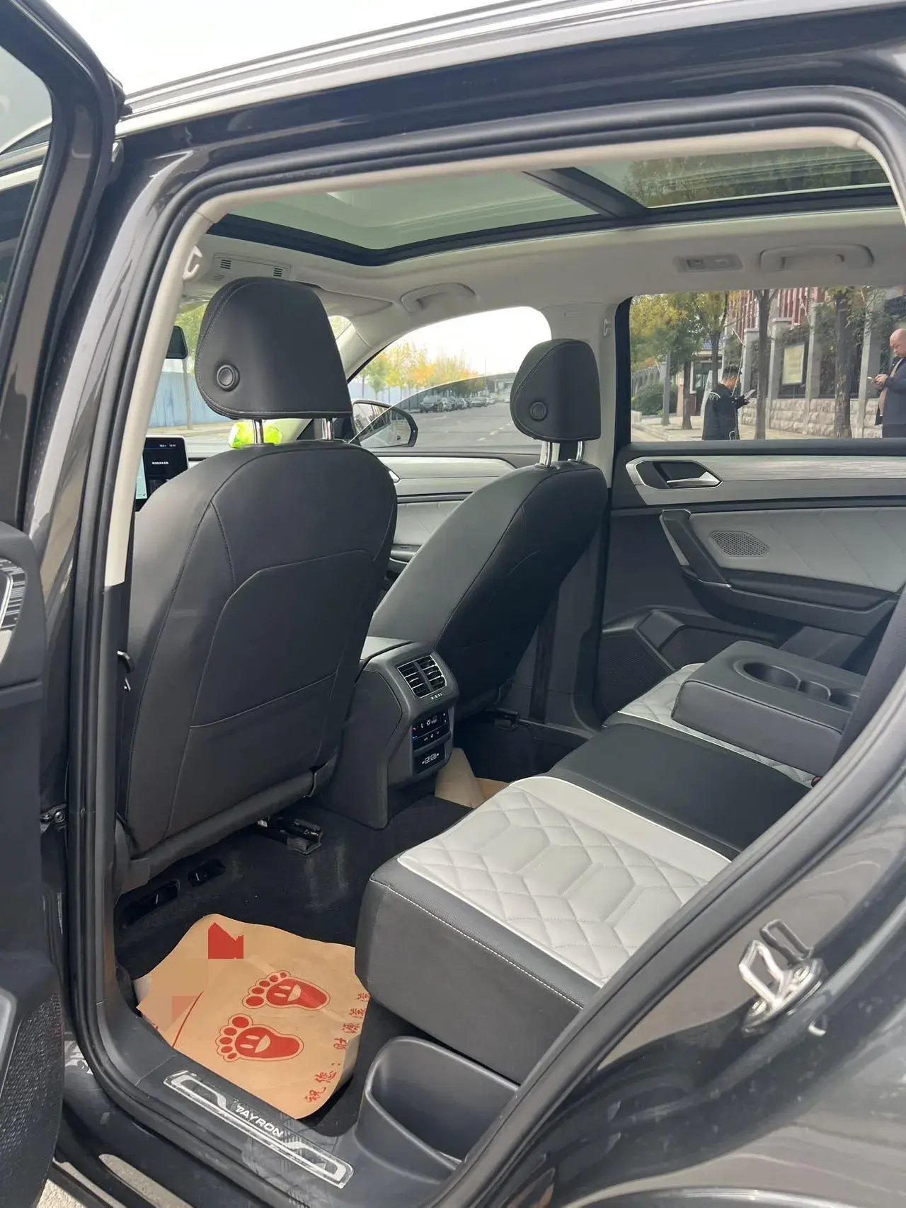 2024 VOLKSWAGEN TAYRON thumbnail 4