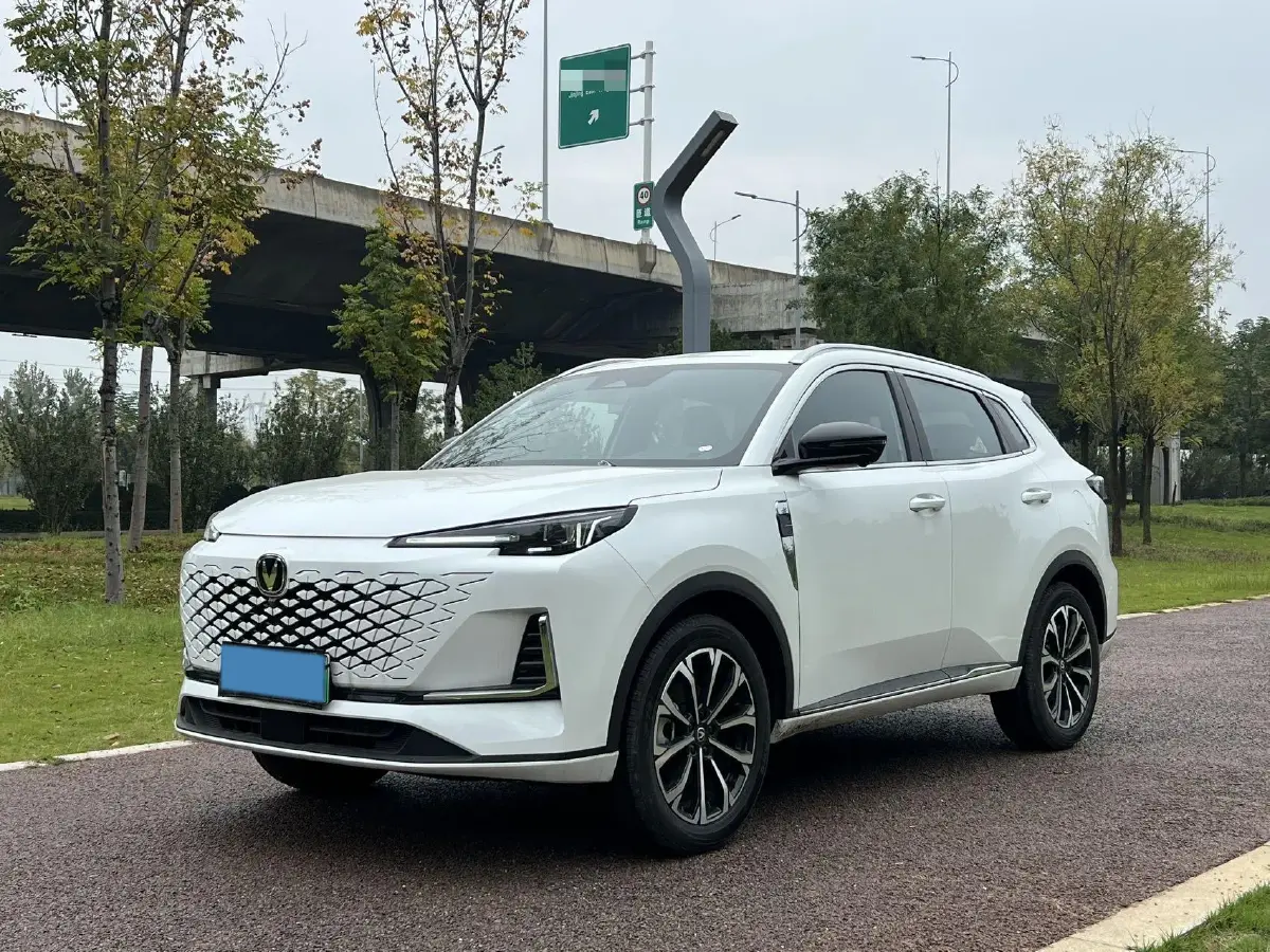 2025 ChangAn CS55PLUS PHEV 1.5L 98HP L4 E-CVT PHEV