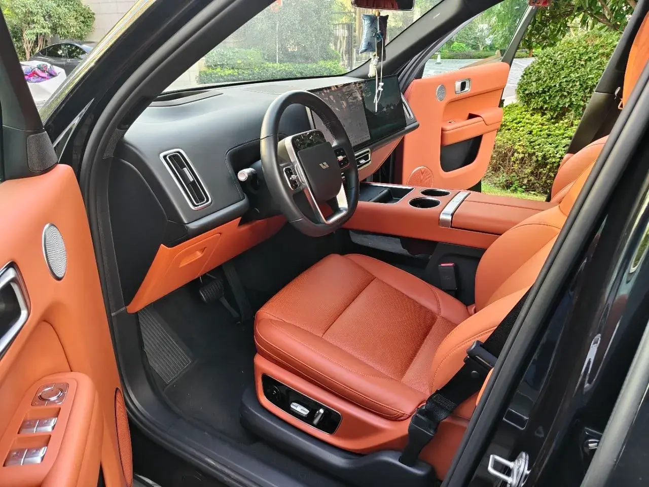 2023 LI L8 thumbnail 3