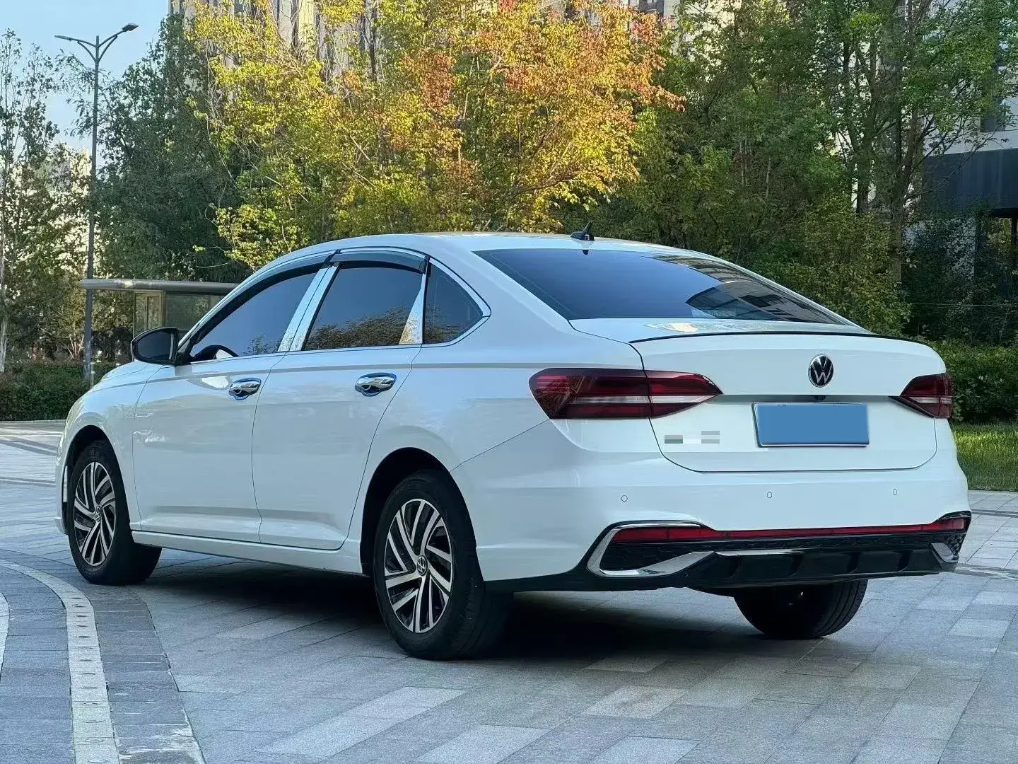 2023 VOLKSWAGEN LAVIDA thumbnail 4