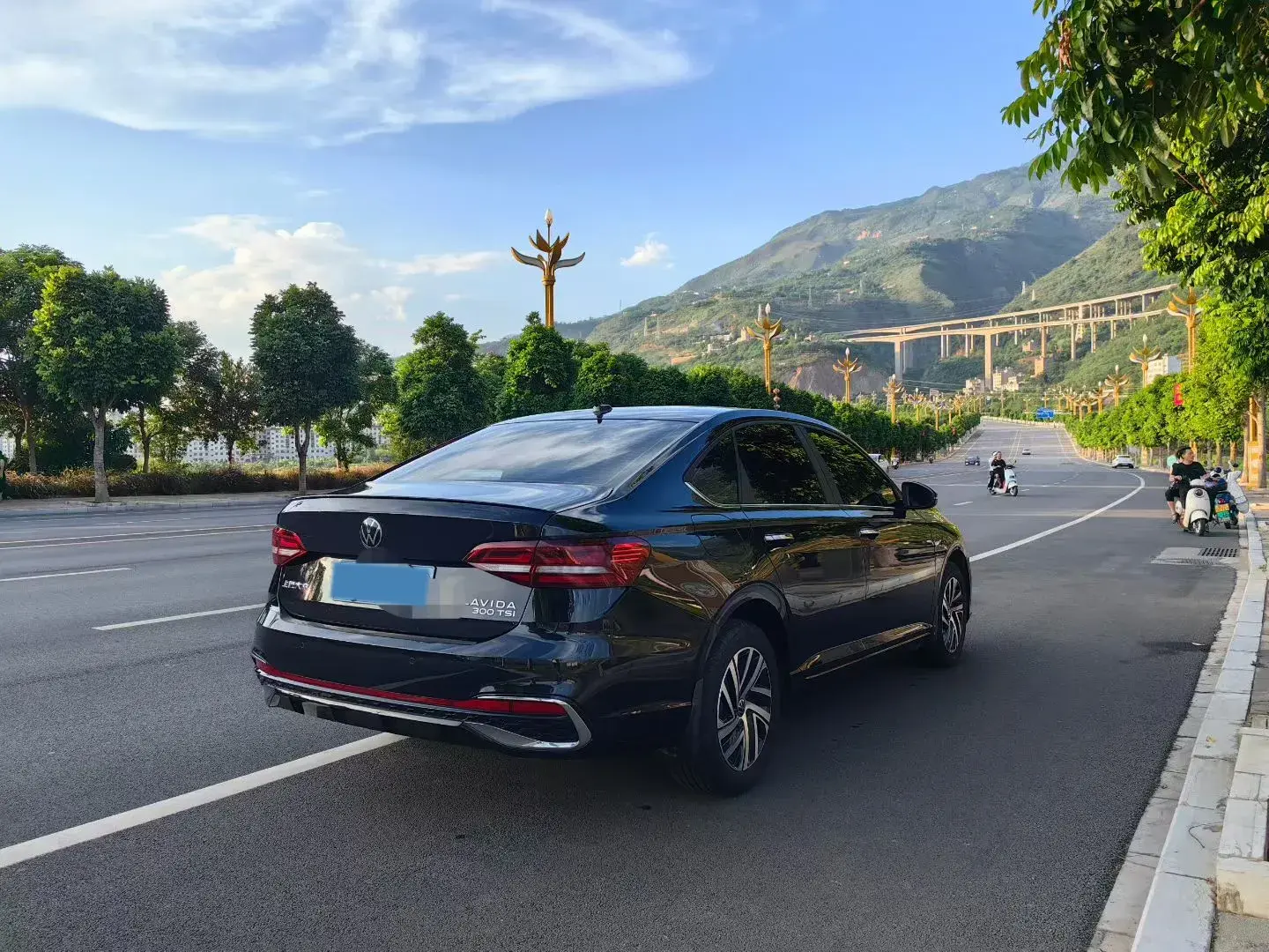 2023 VOLKSWAGEN LAVIDA thumbnail 3