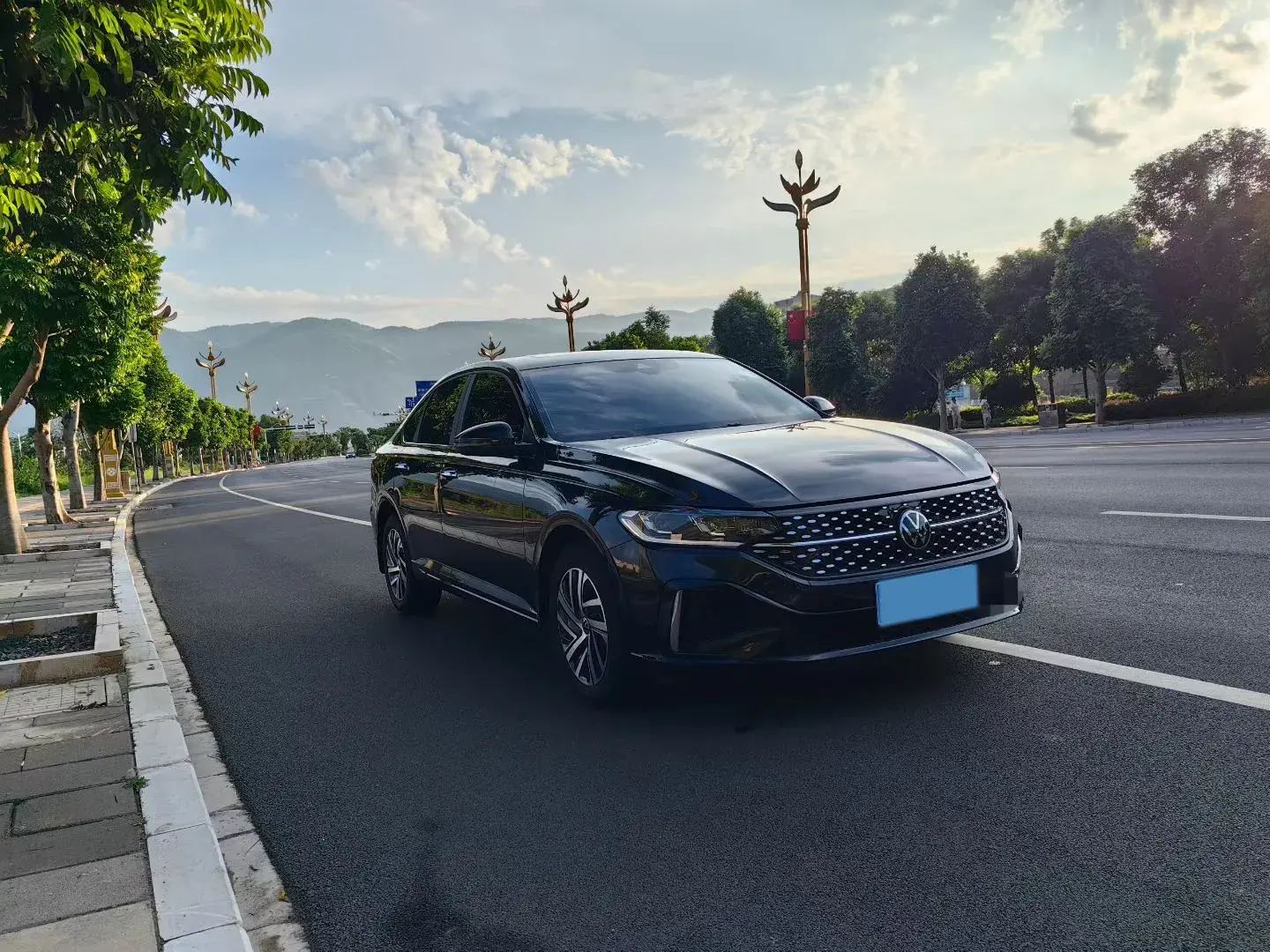 2023 VOLKSWAGEN LAVIDA thumbnail 2