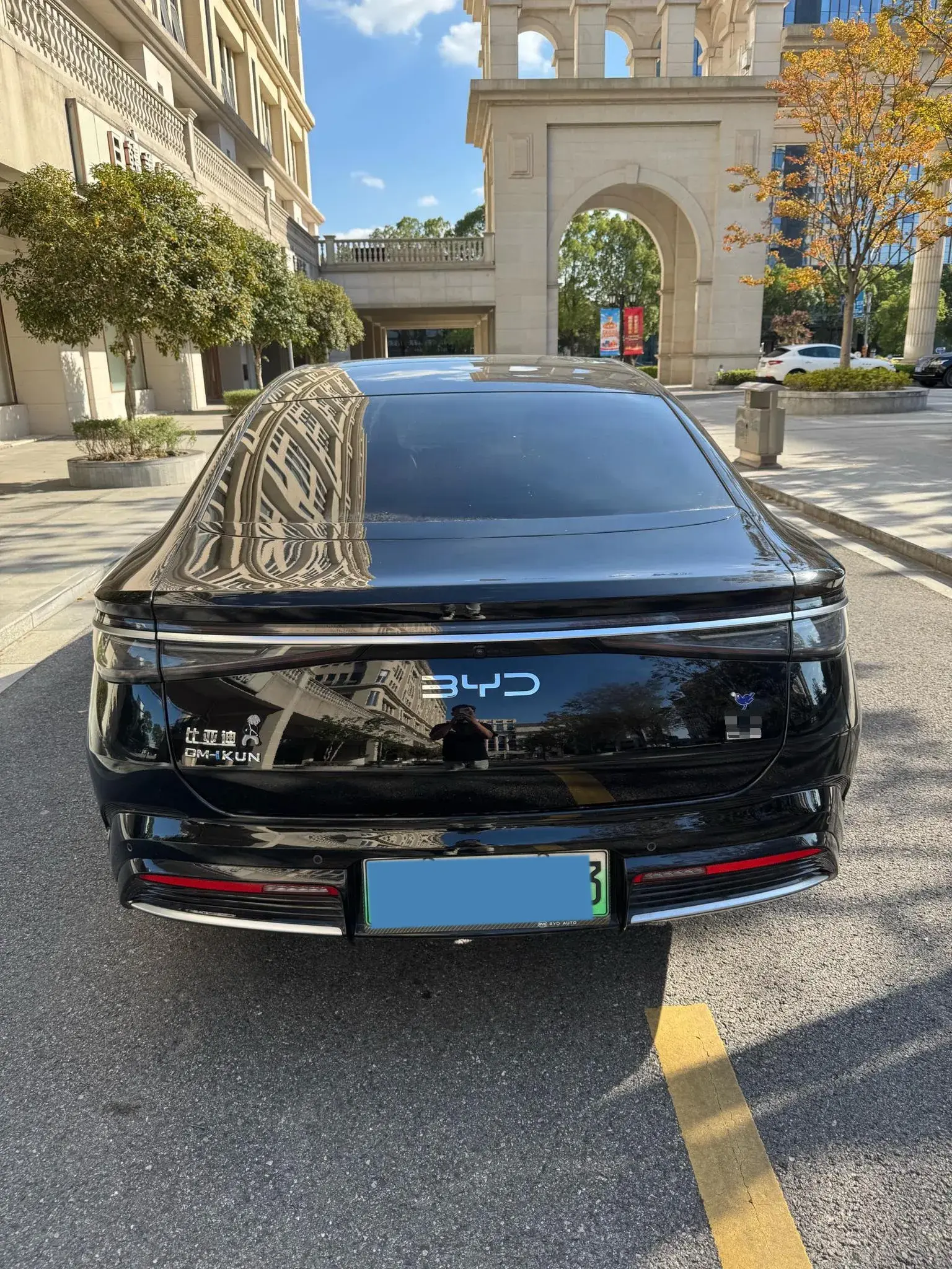 2023 BYD SEAL thumbnail 3