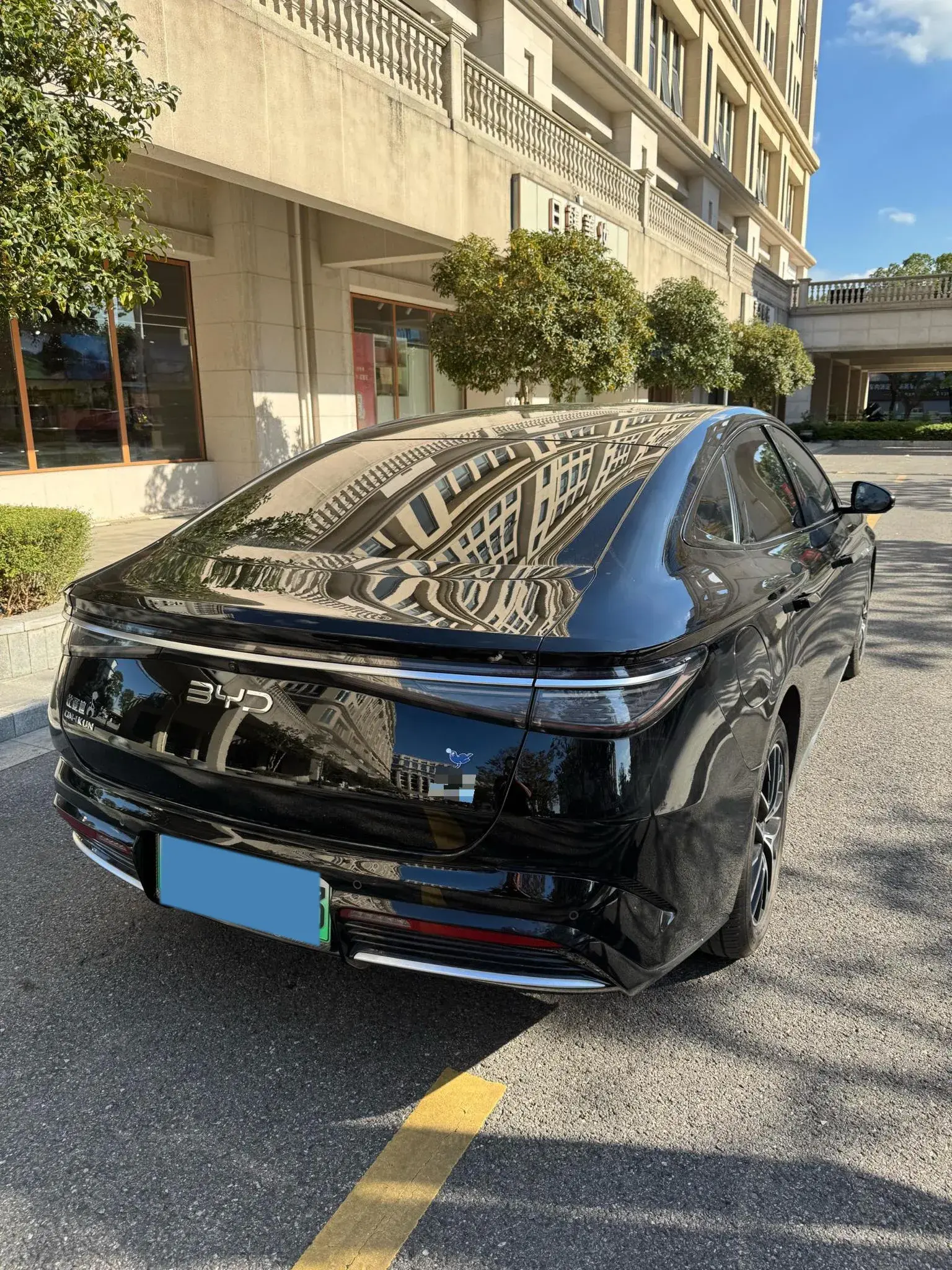 2023 BYD SEAL thumbnail 4