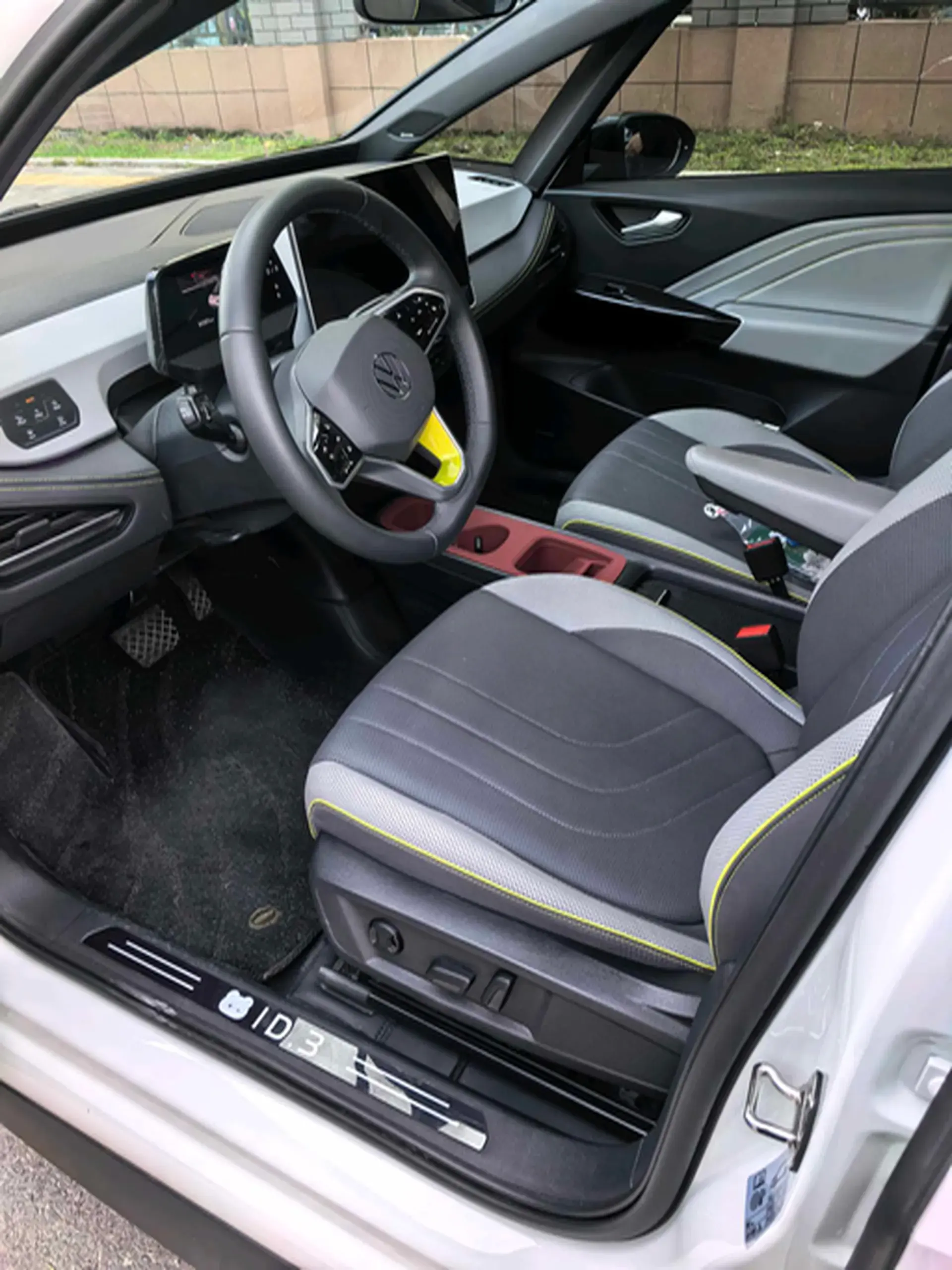 2025 VOLKSWAGEN ID.3 thumbnail 3