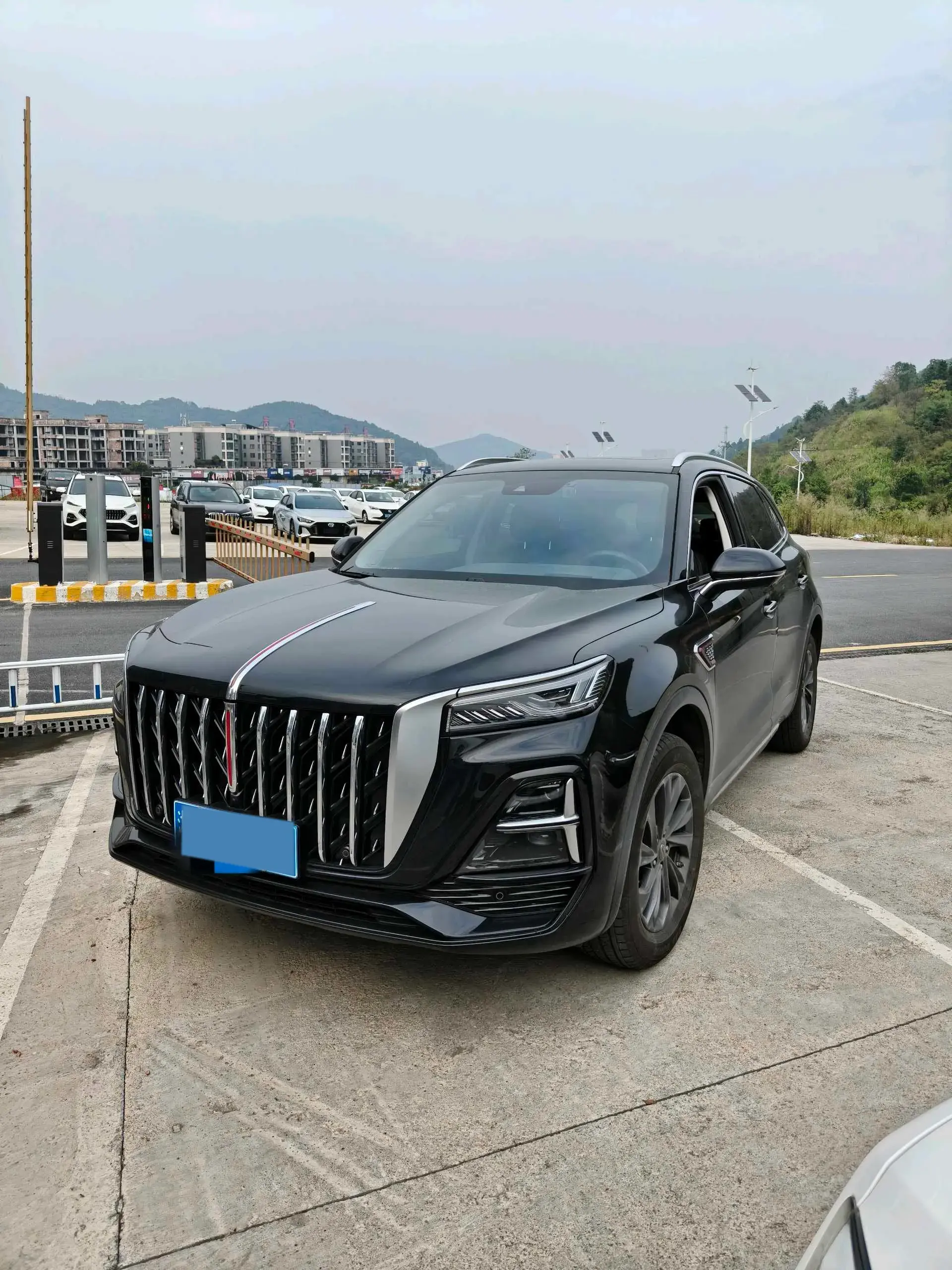 2023 HONGQI HS5 view 1
