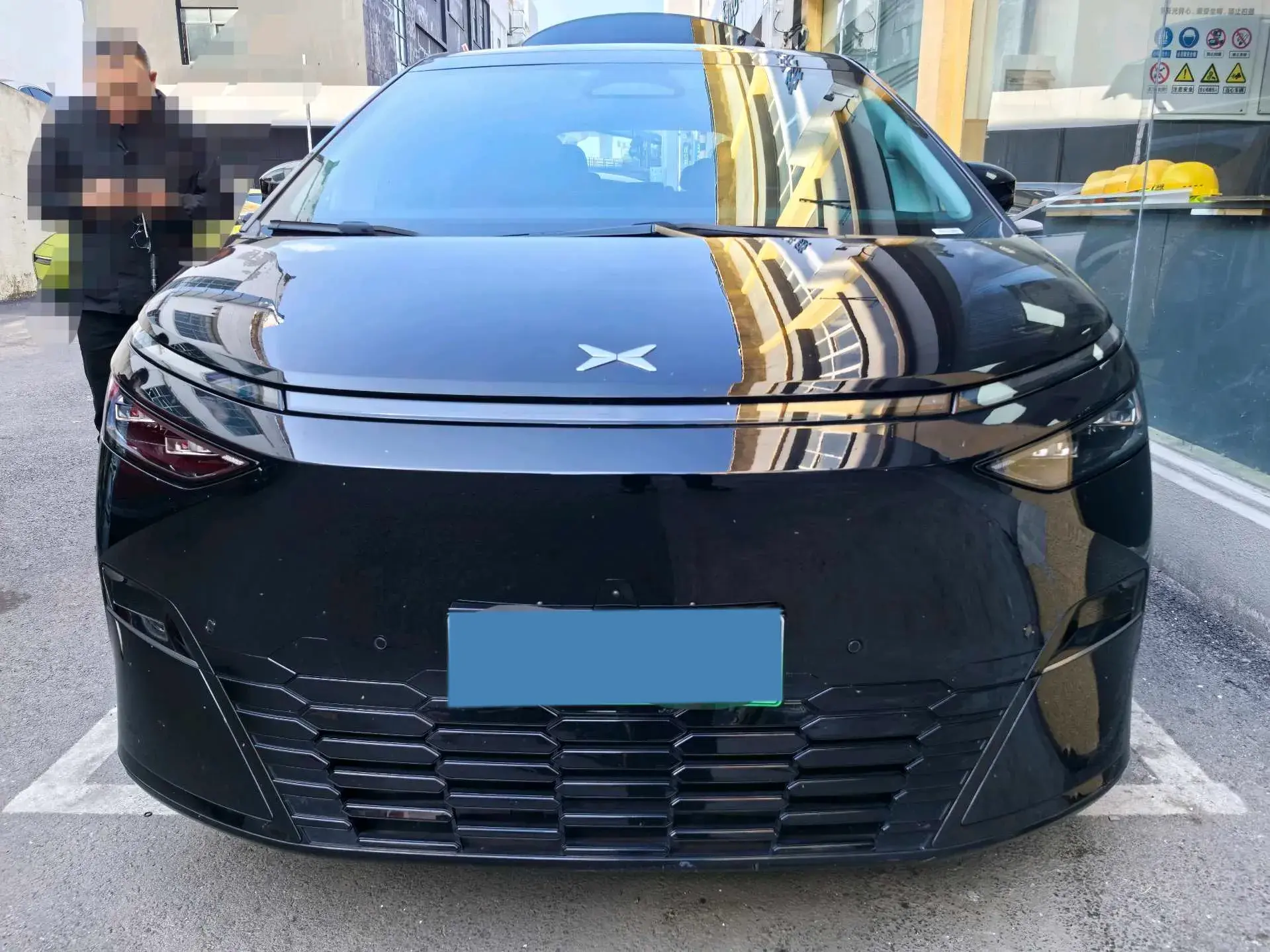 2024 XPENG X9 thumbnail 2