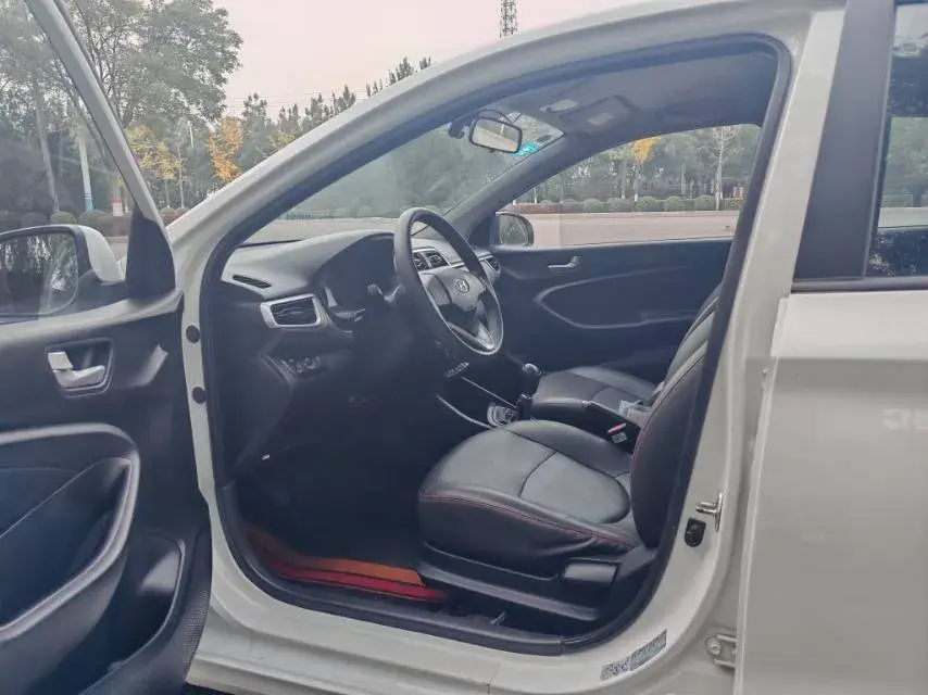 2017 HYUNDAI REINA thumbnail 4