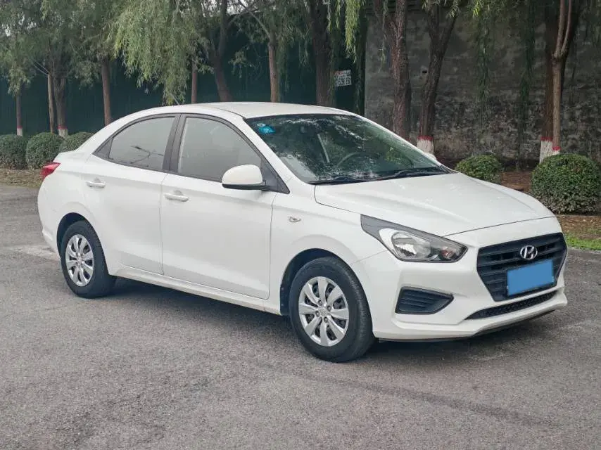 2017 HYUNDAI REINA thumbnail 3