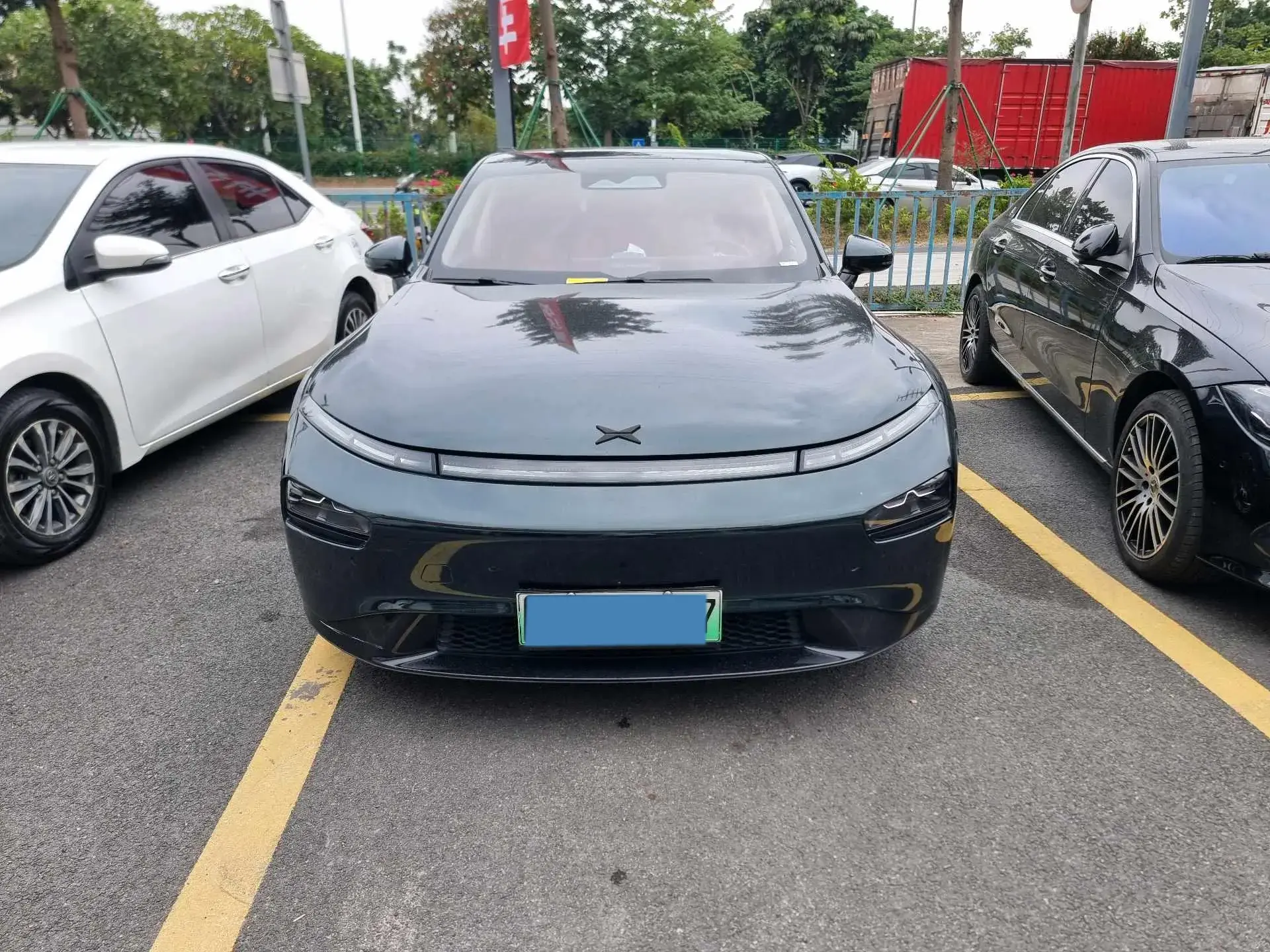 2020 XPENG P7 thumbnail 2