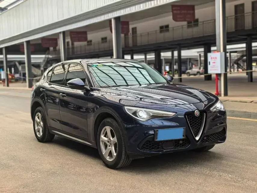 2017 ALFA ROMEO thumbnail 3