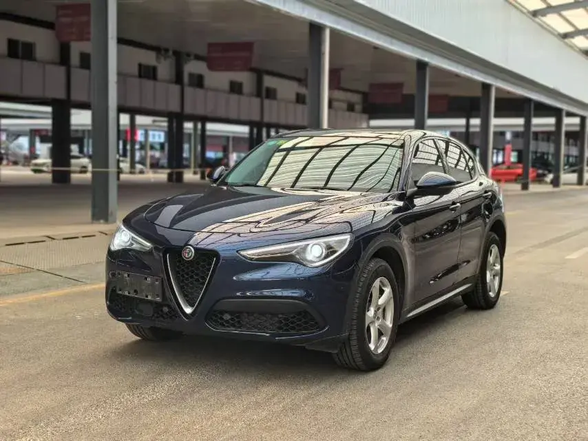2017 Alfa Romeo Stelvio 2.0T 200HP L4 8AT