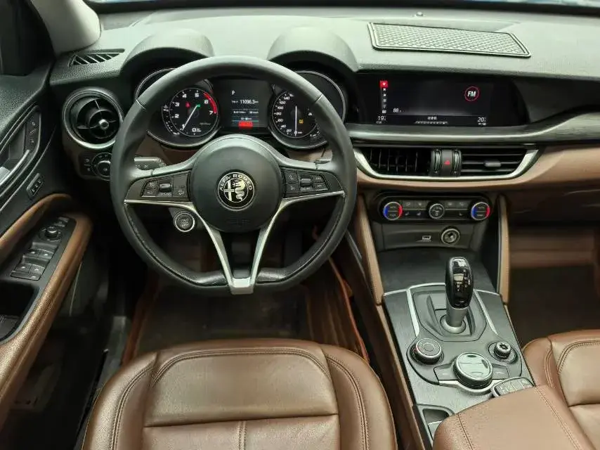 2017 ALFA ROMEO thumbnail 2