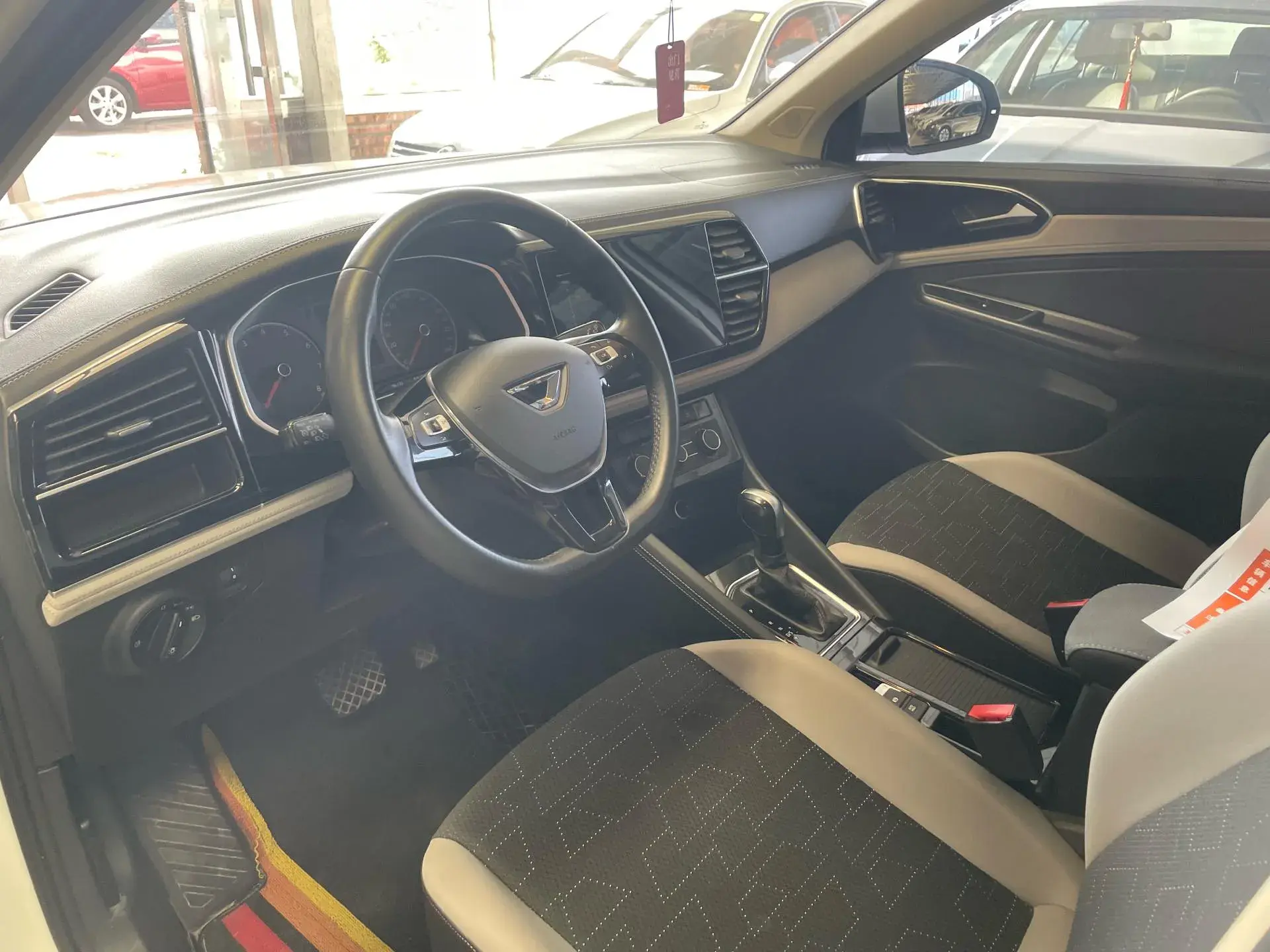 2023 JETTA VS5 thumbnail 4